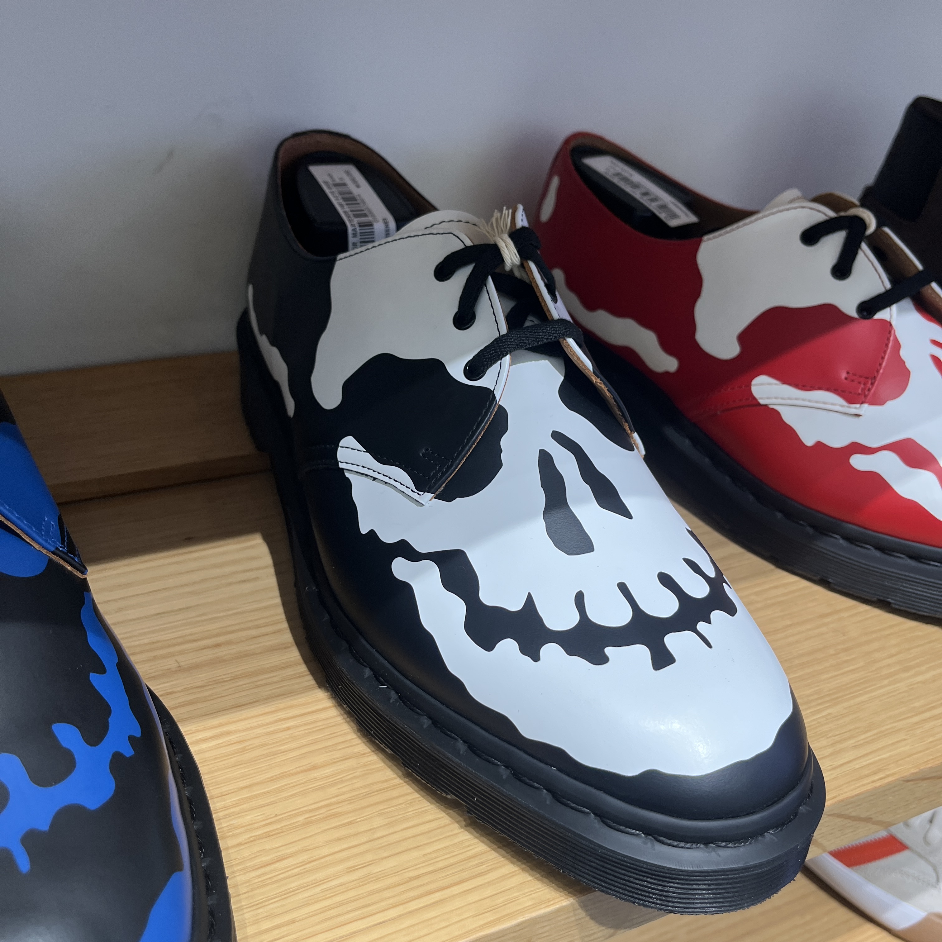 Dr. Martens x Supreme 1461 3-Eye Shoe Black - 25FW 착용 스타일