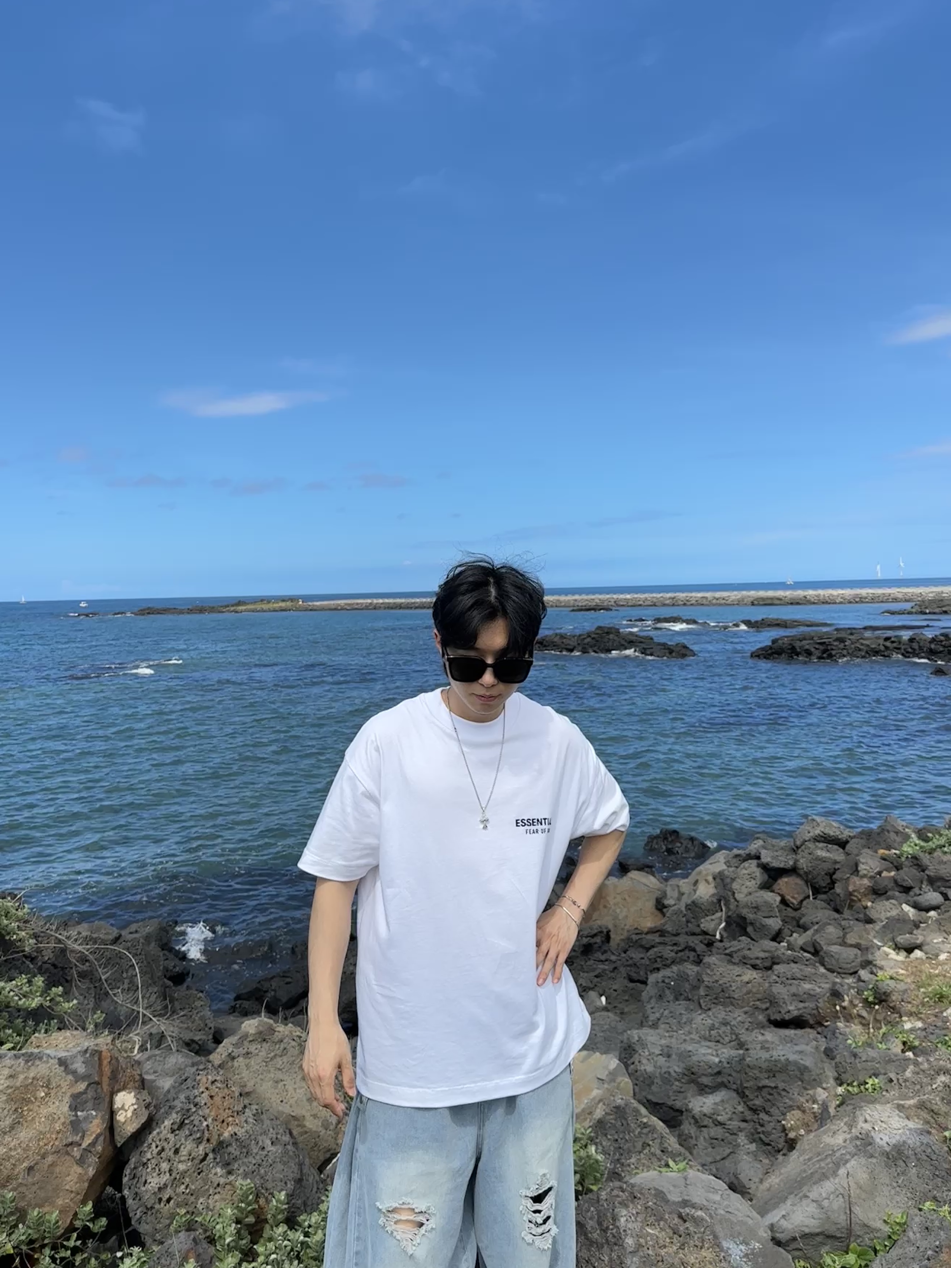 Essentials Classic Short Sleeve T-Shirt Bright White - 25SS, Balenciaga x Gucci The Hacker Project Triple S Sneakers Beige Ebony GG Supreme Black White Red 착용 스타일 - 4