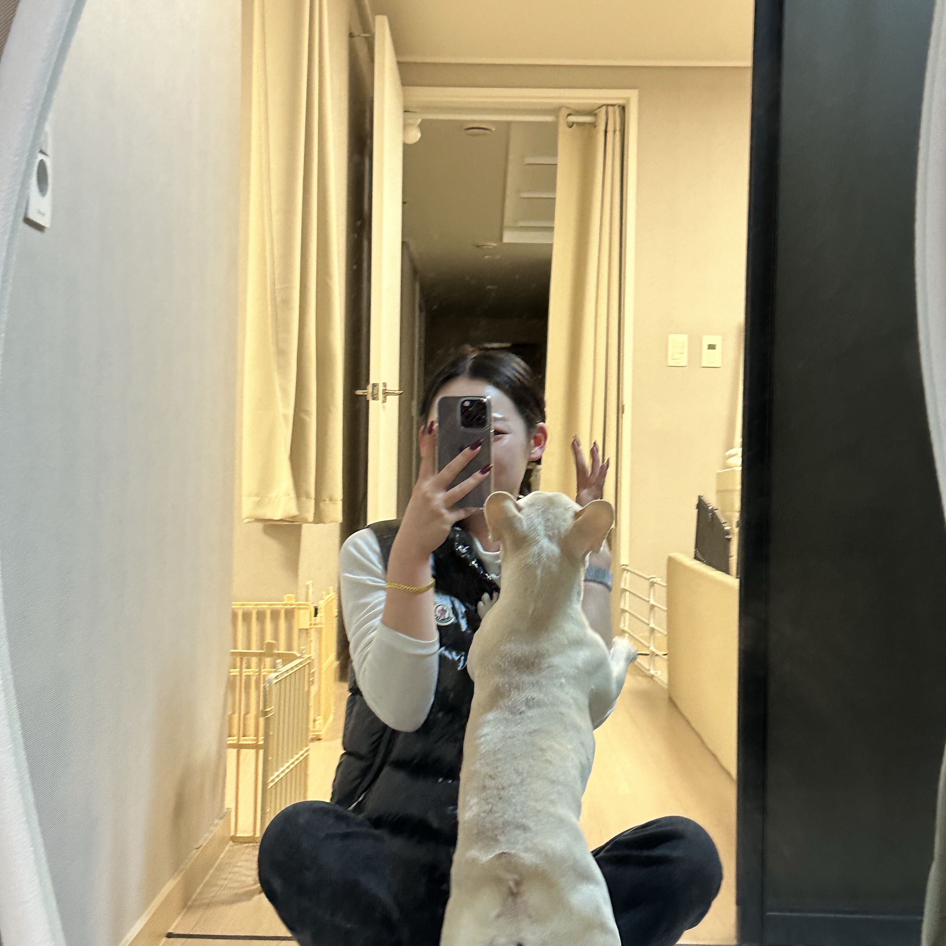 Moncler Tibb Down Gilet Black - 25FW, Moncler Tibb Down Vest Black - 24FW 착용 스타일 - 4