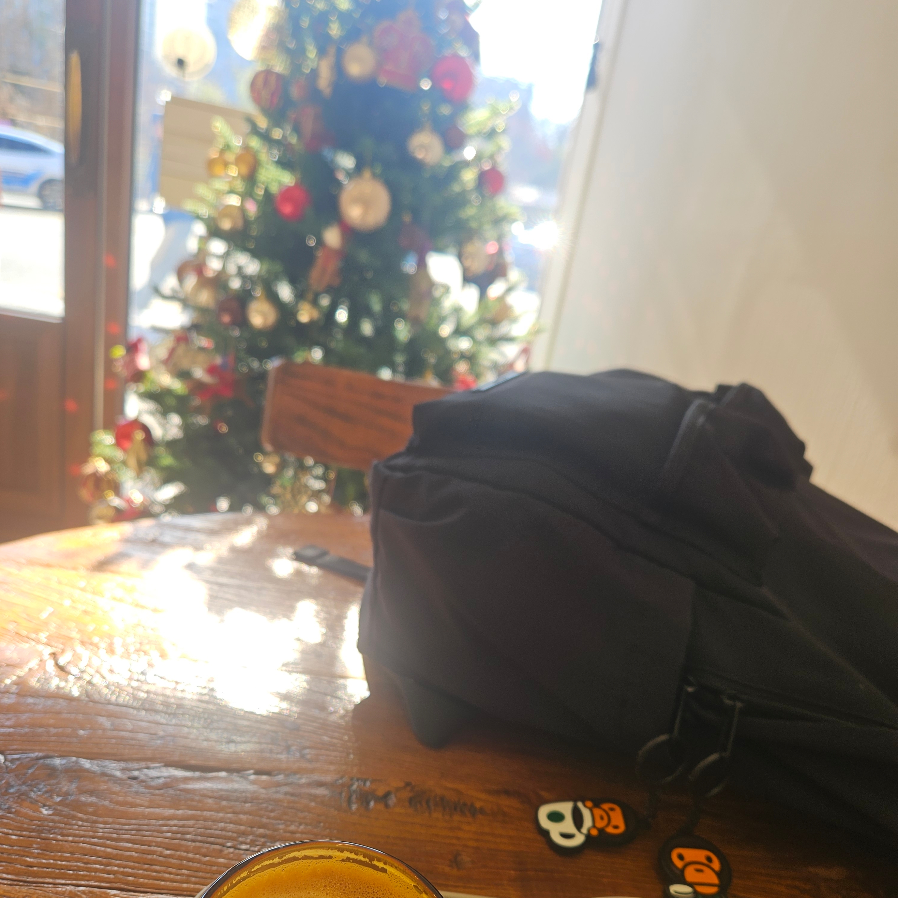 Starbucks x BAPE Baby Milo Keychain, Starbucks x BAPE Baby Milo Keychain 착용 스타일 - 2