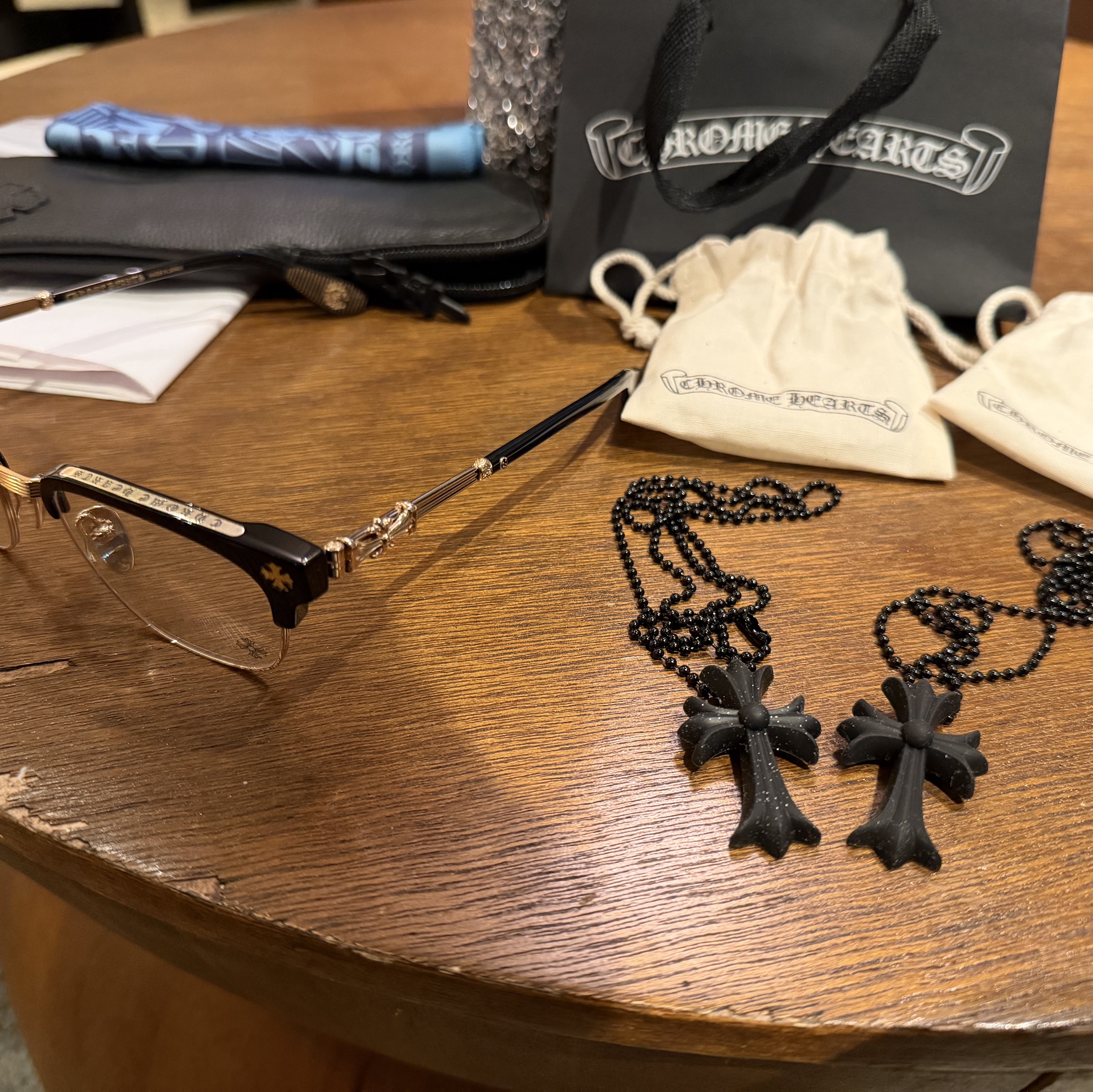 Chrome Hearts Bonennoisseur II Black Gold Plated, Chrome Hearts Silichrome CH Cross Pendant Black 2022/2023/2025 착용 스타일 - 1