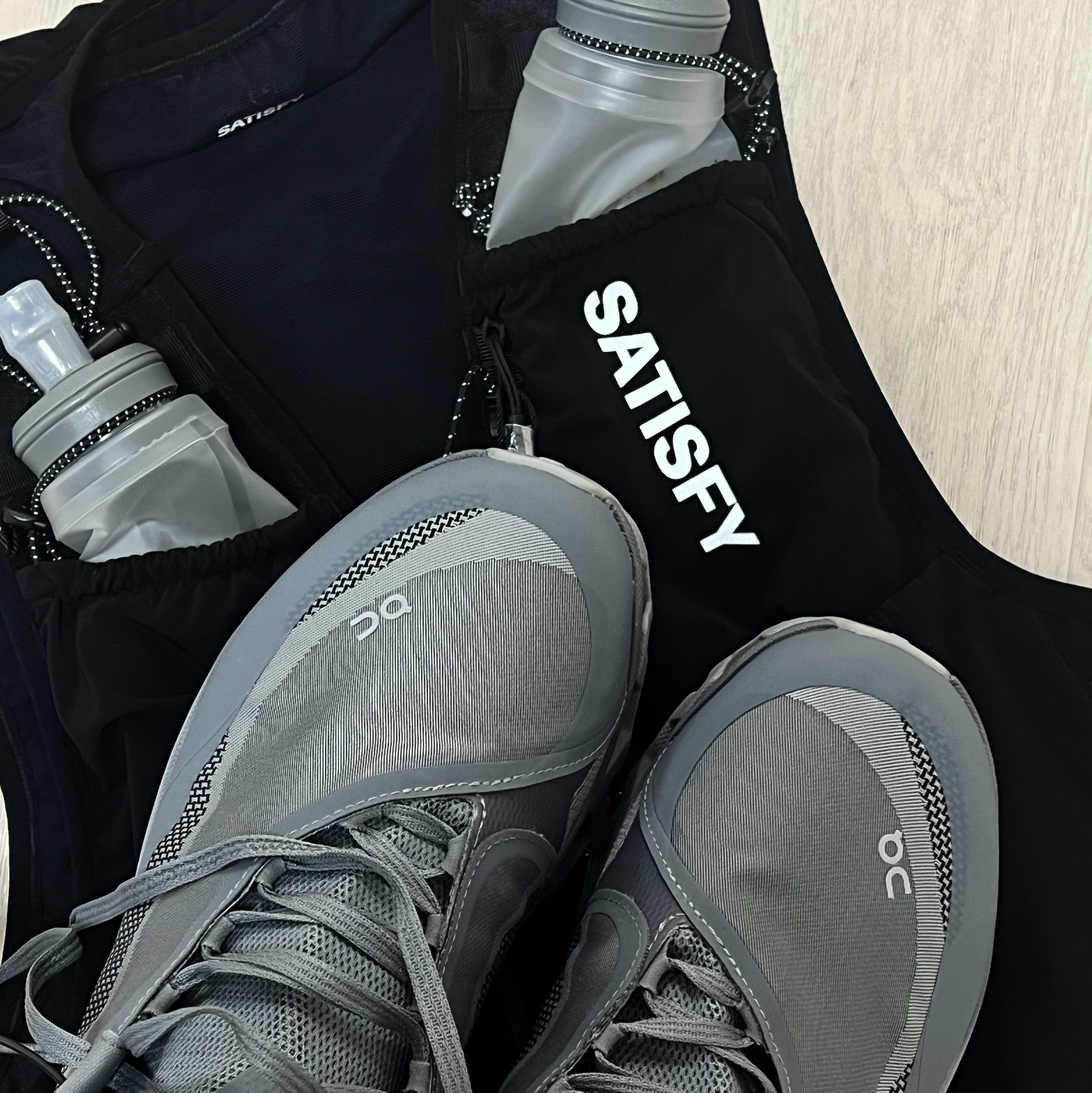 Satisfy Justice Cordura 5L Hydration Vest Black, On Running x Post Archive Faction (Paf) Cloudmonster Hyper Phantom Apollo 착용 스타일