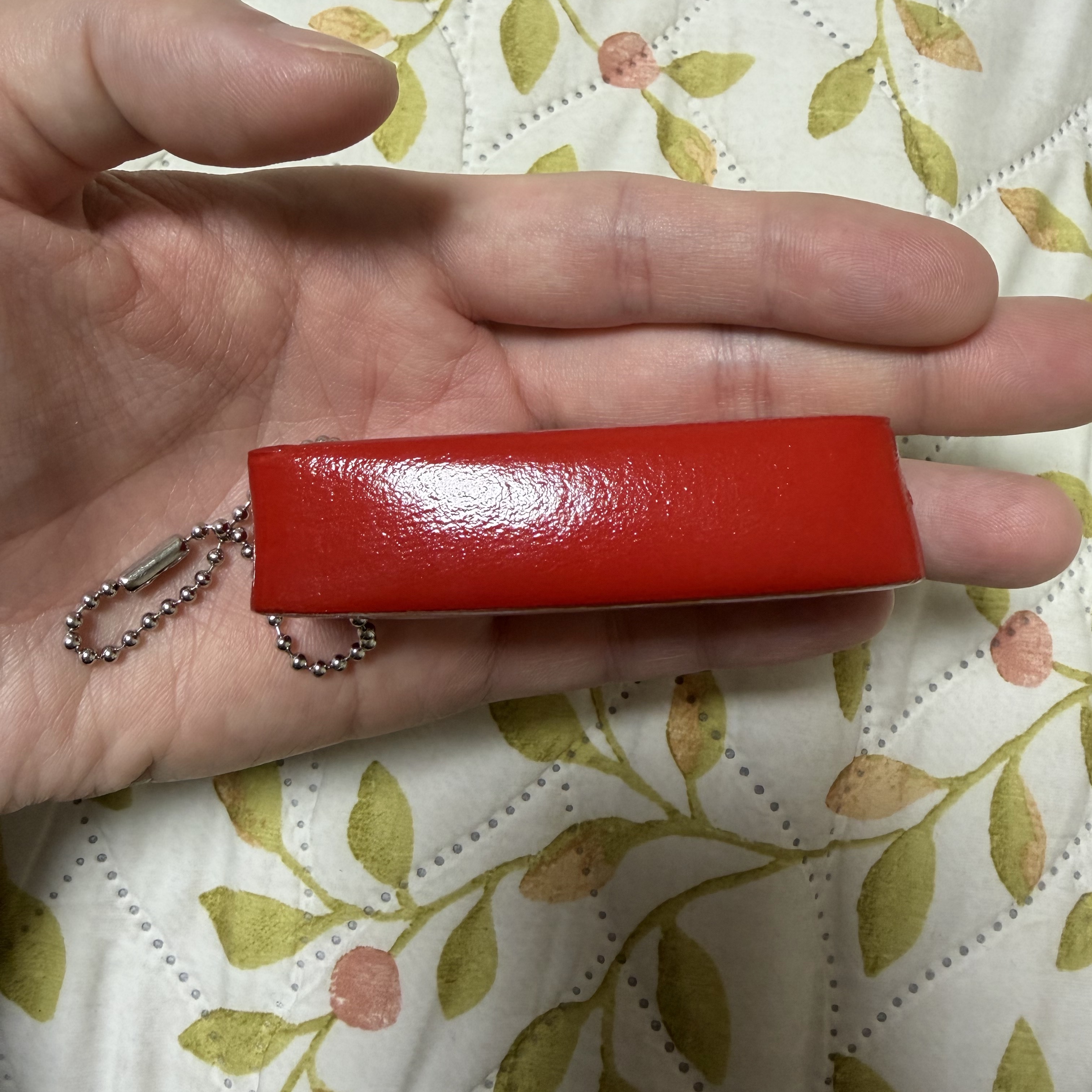 Supreme Floating Keychain Red - 23FW 착용 스타일 - 2