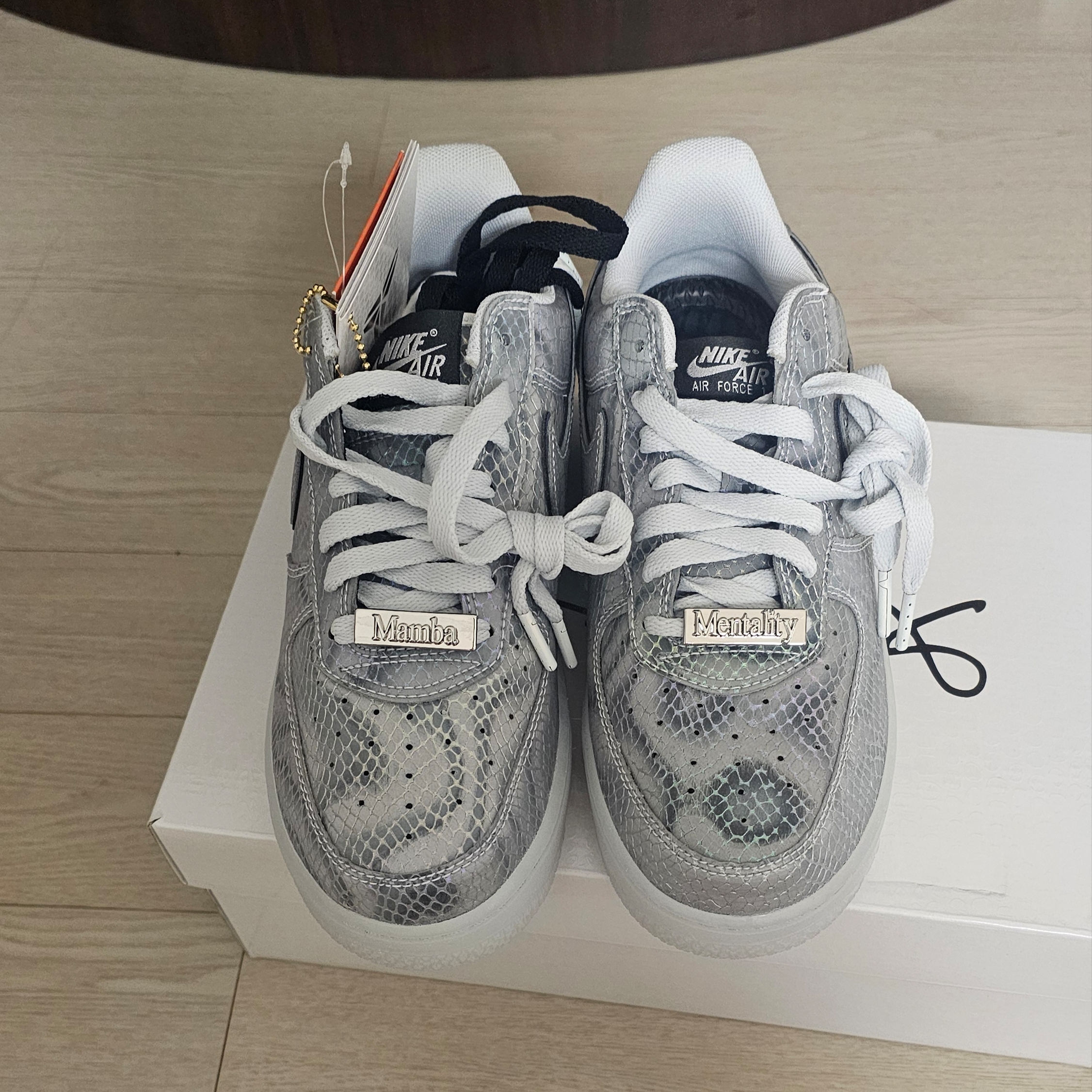 Nike x Kobe Bryant Air Force 1 Low Lenticular 착용 스타일 - 1