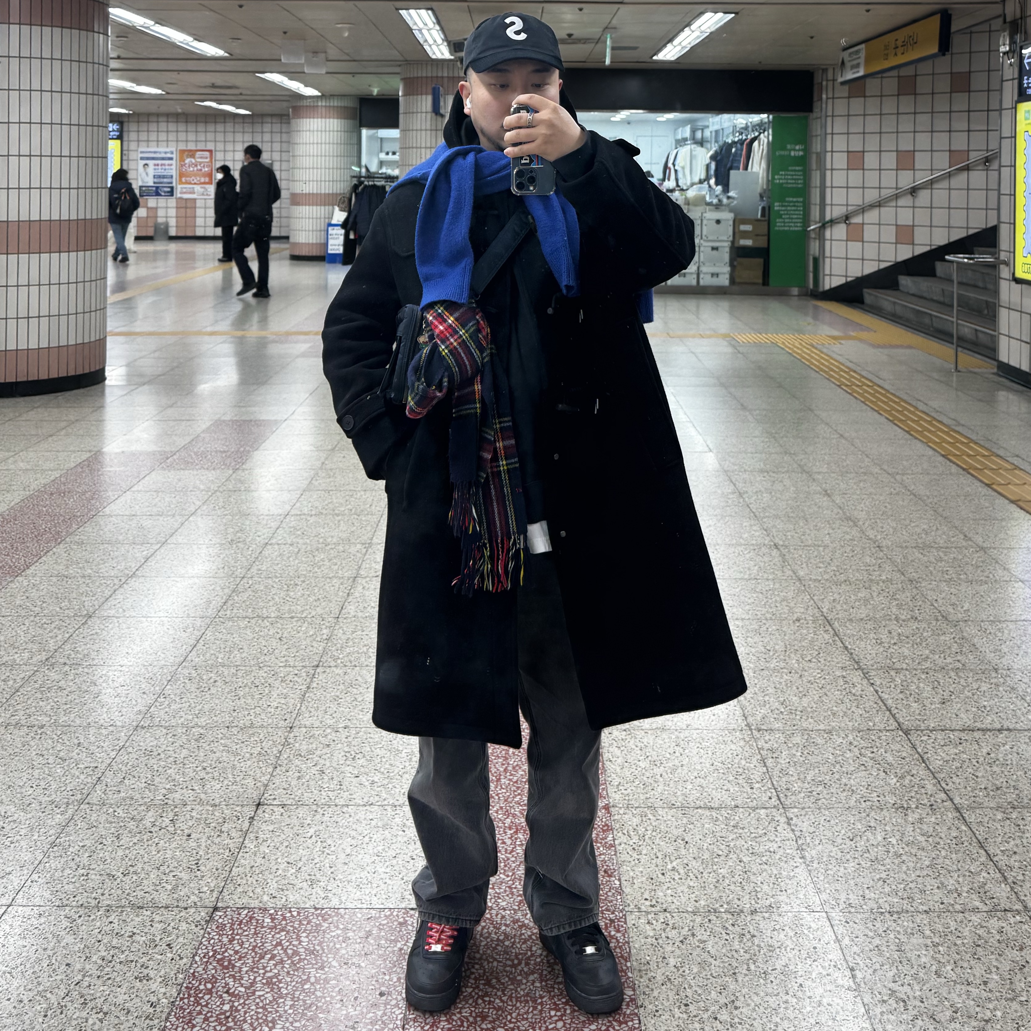 Nike Air Force 1 '07 Low Triple Black, Porter Tanker Shoulder Bag S Iron Blue 착용 스타일