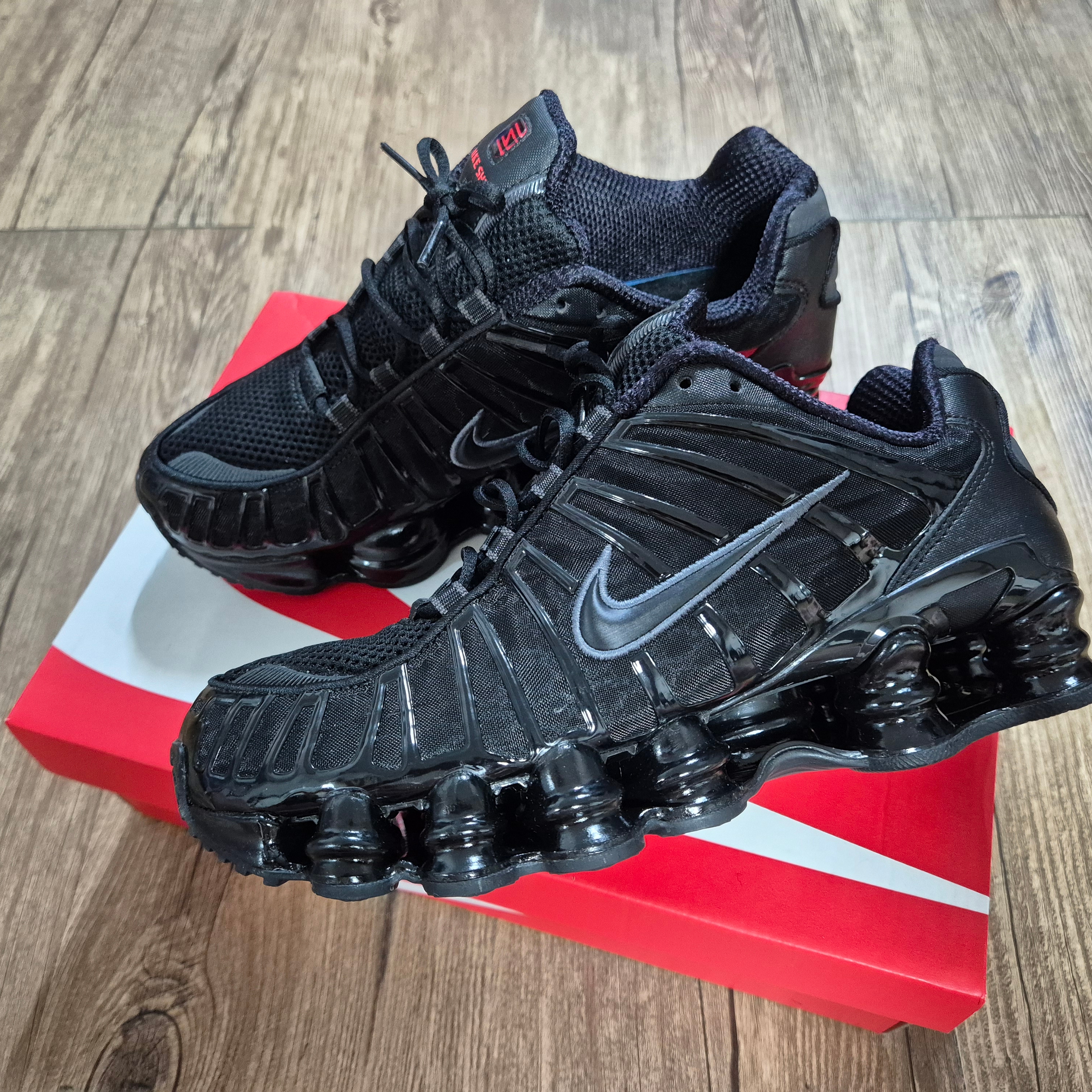 (W) Nike Shox TL Black and Max Orange 착용 스타일 - 1