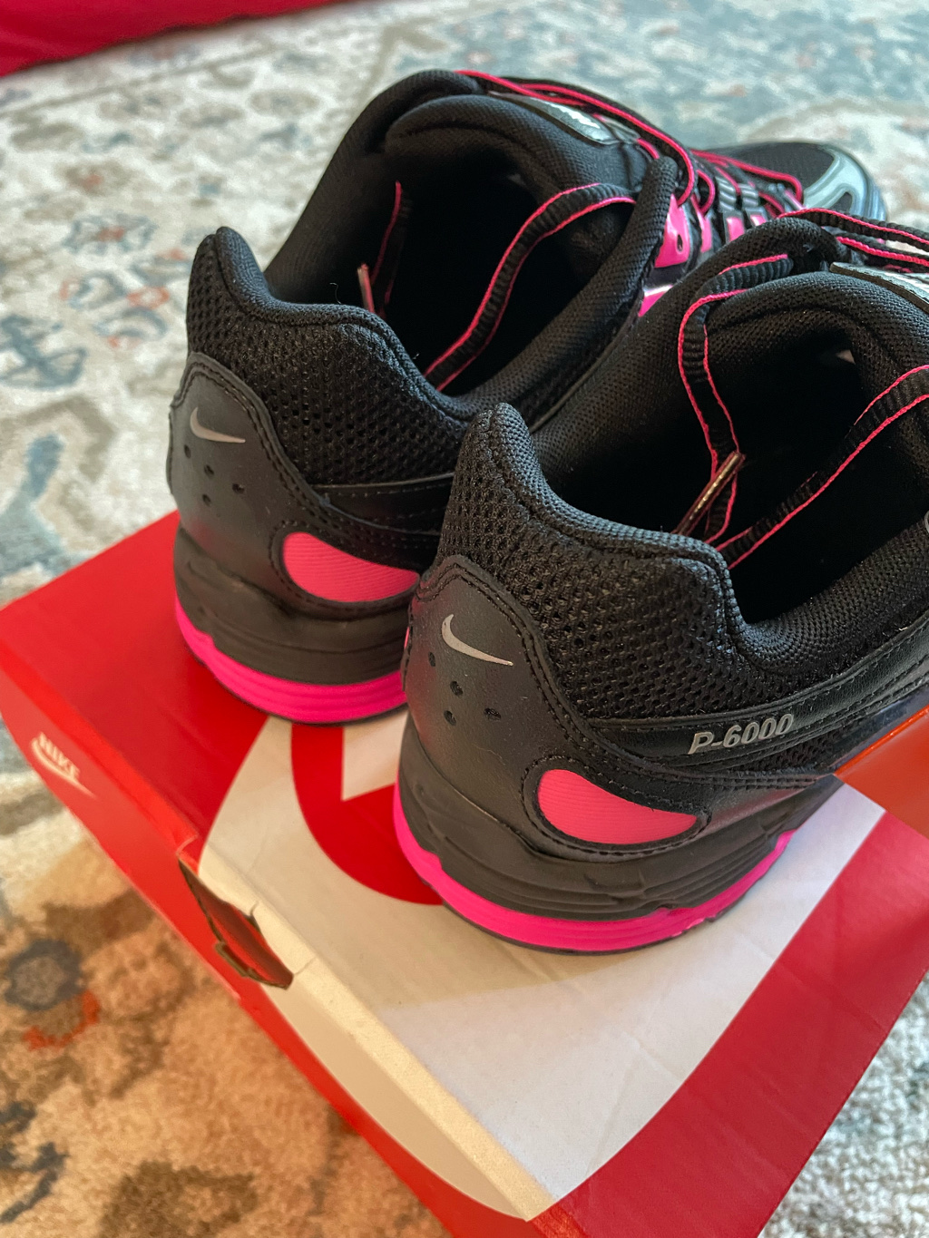 Nike P-6000 Pink Blast Metallic Silver 착용 스타일 - 4