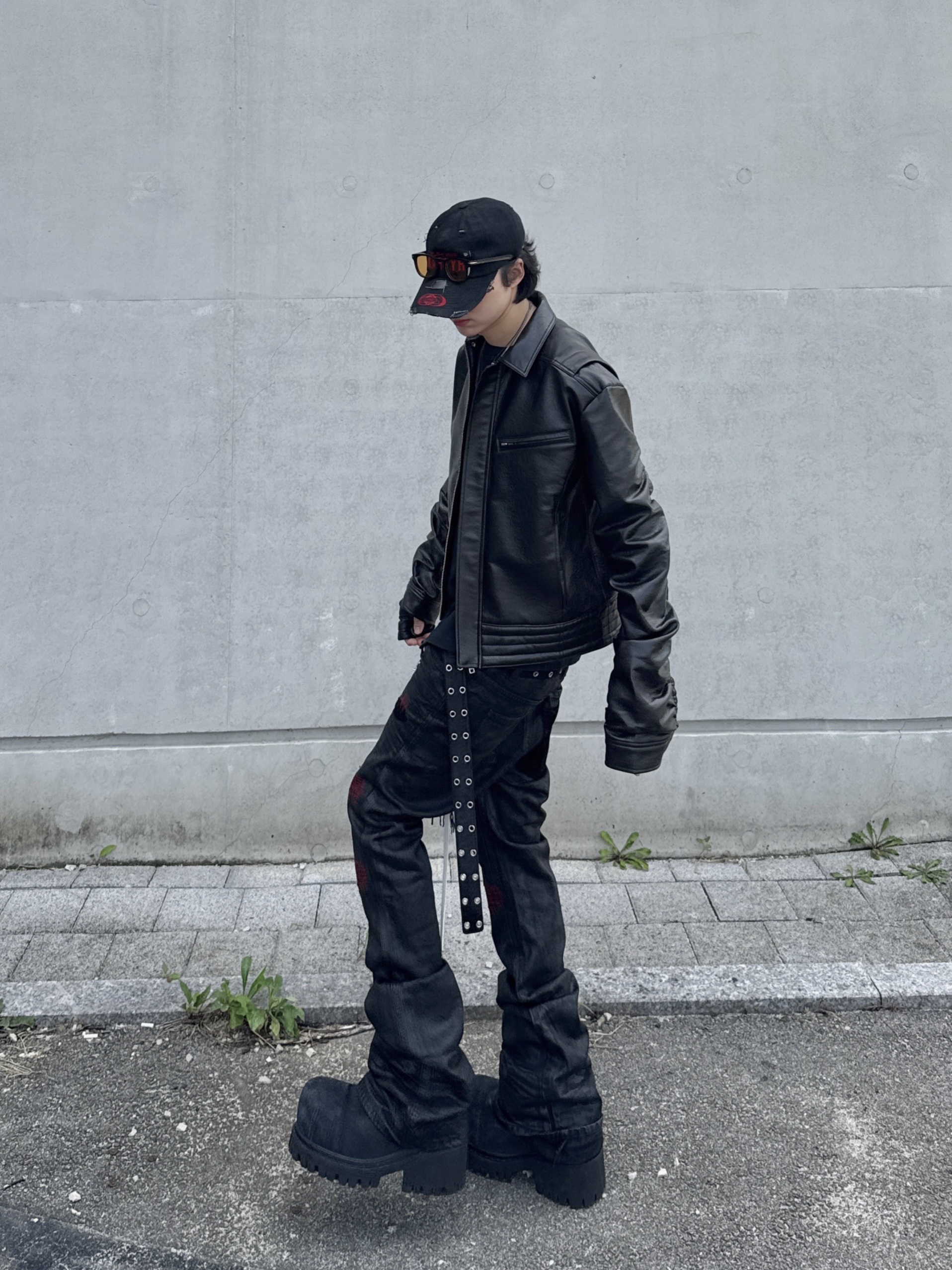 Kamien x MJD Double Hole Belt Black Shearling Calfskin, Undermycar x Emostanceclub Emoun Destroyed Cowhide Suede Red Stitch Denim Toreador - 23FW 착용 스타일 - 1