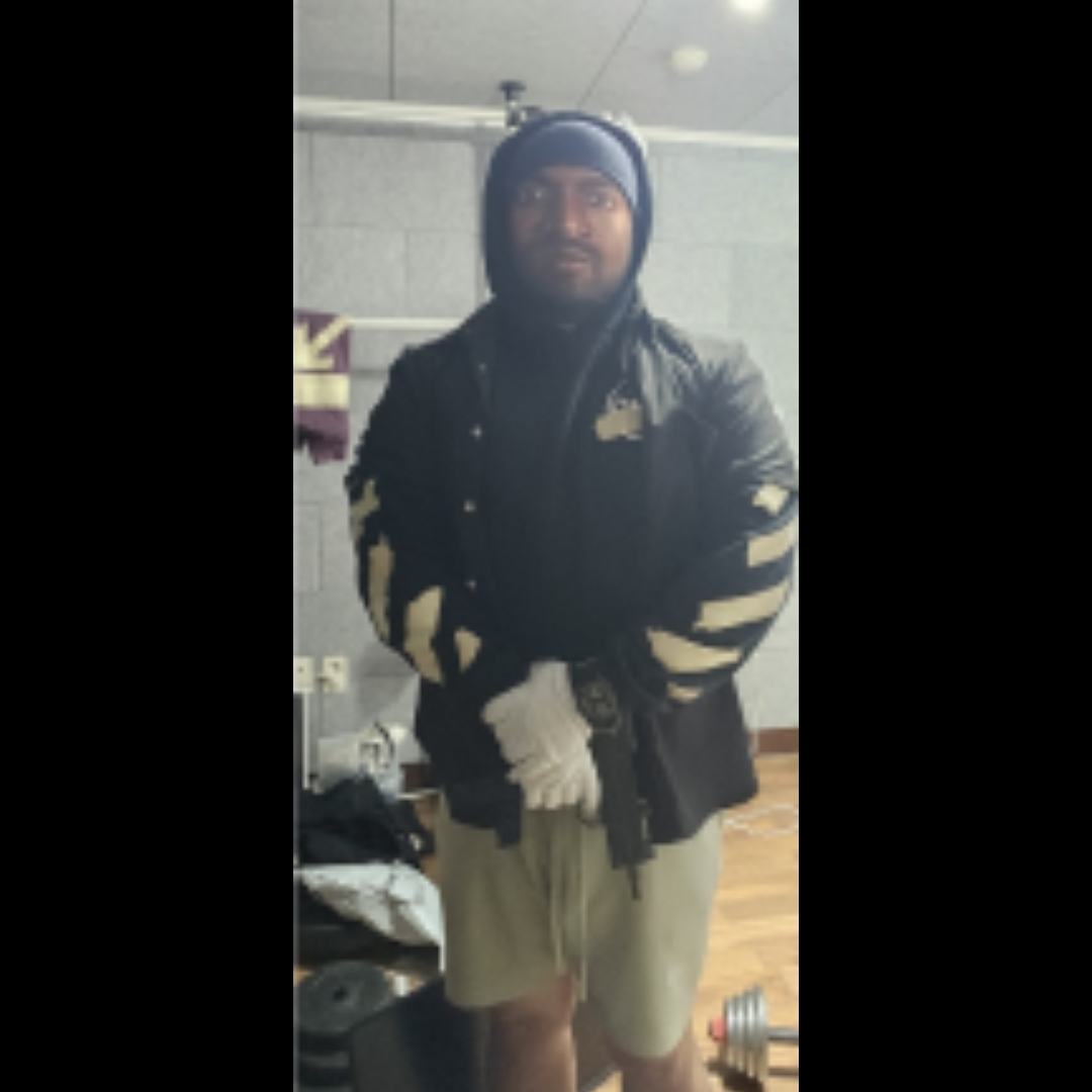 Off-White Tape Arrow Over Hoodie Black, Essentials Fleece Sweatshorts Concrete - Ssense Exclusive 착용 스타일 - 1