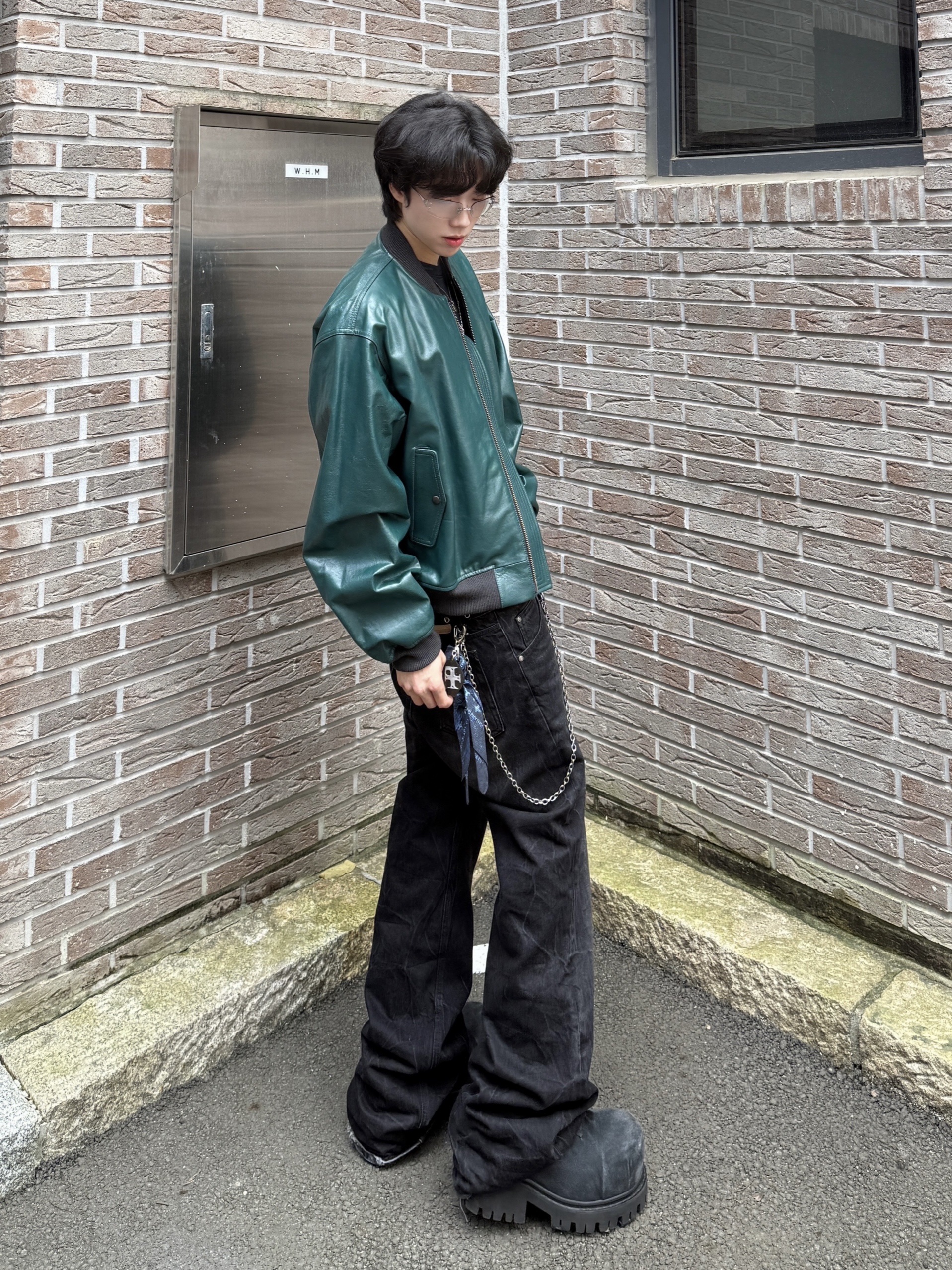 Balenciaga Stomper Bootie Black 착용 스타일 - 3