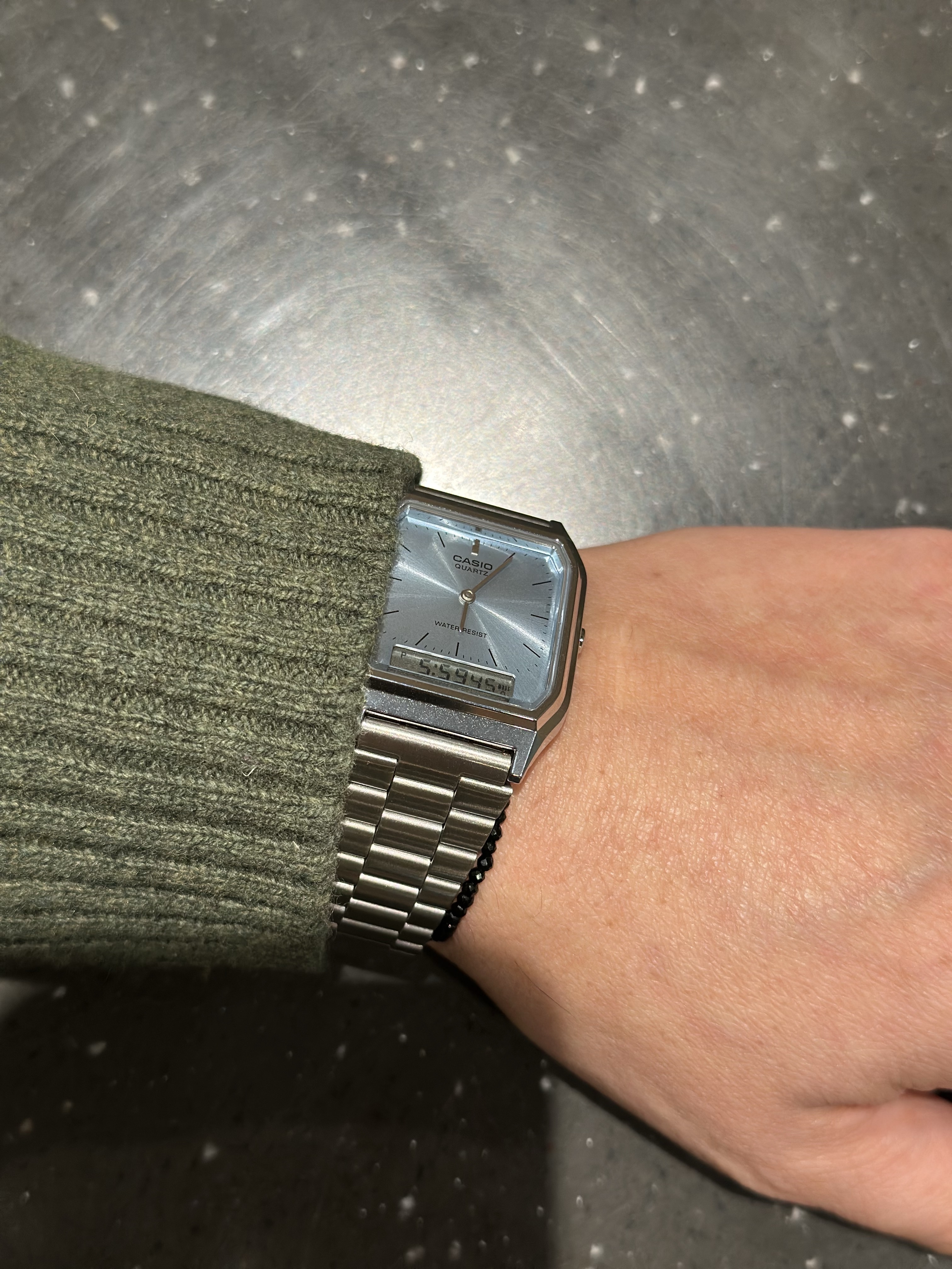 Casio AQ-230A-2A1MQY 착용 스타일