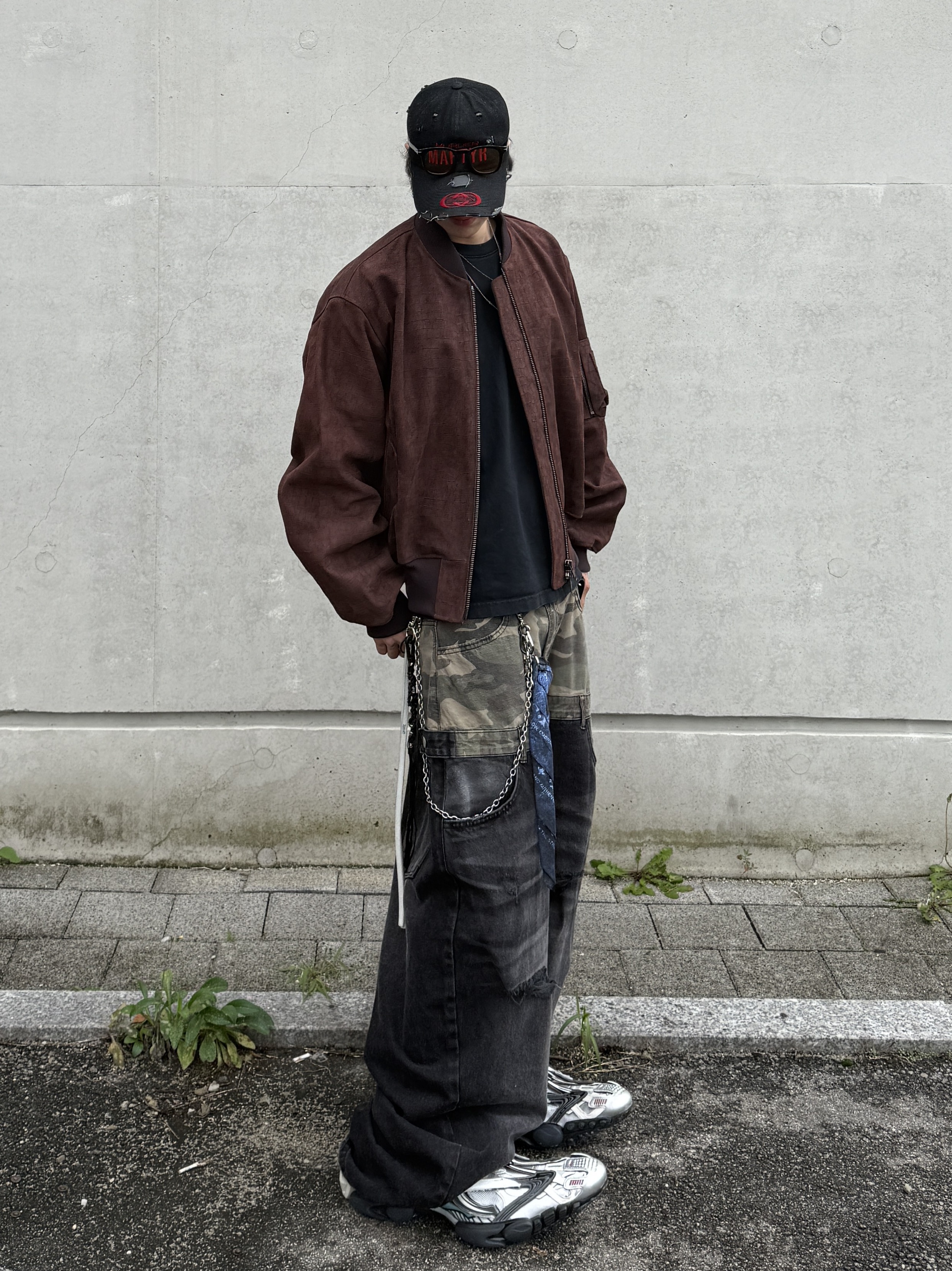 Undermycar Red Alligator Effect Matt Suede MA-1 Matt Red, Undermycar x Emostanceclub Emoun Destroyed Cowhide Suede Red Stitch Denim Toreador - 23FW 착용 스타일 - 4