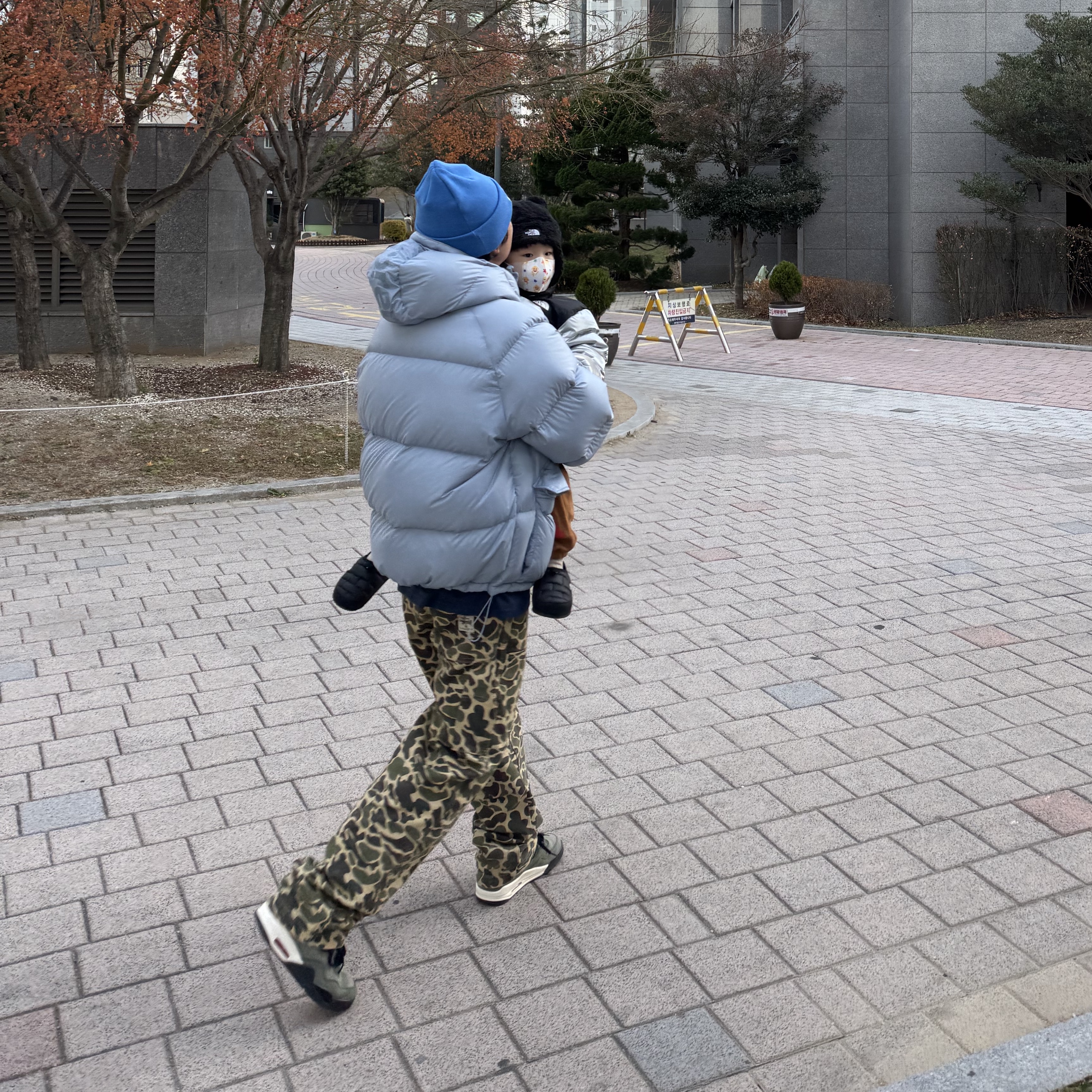 Supreme New Era S Logo Beanie Blue - 24FW, Supreme 700-Fill Down Lightweight Puffer Jacket Light Blue - 24FW 착용 스타일 - 2