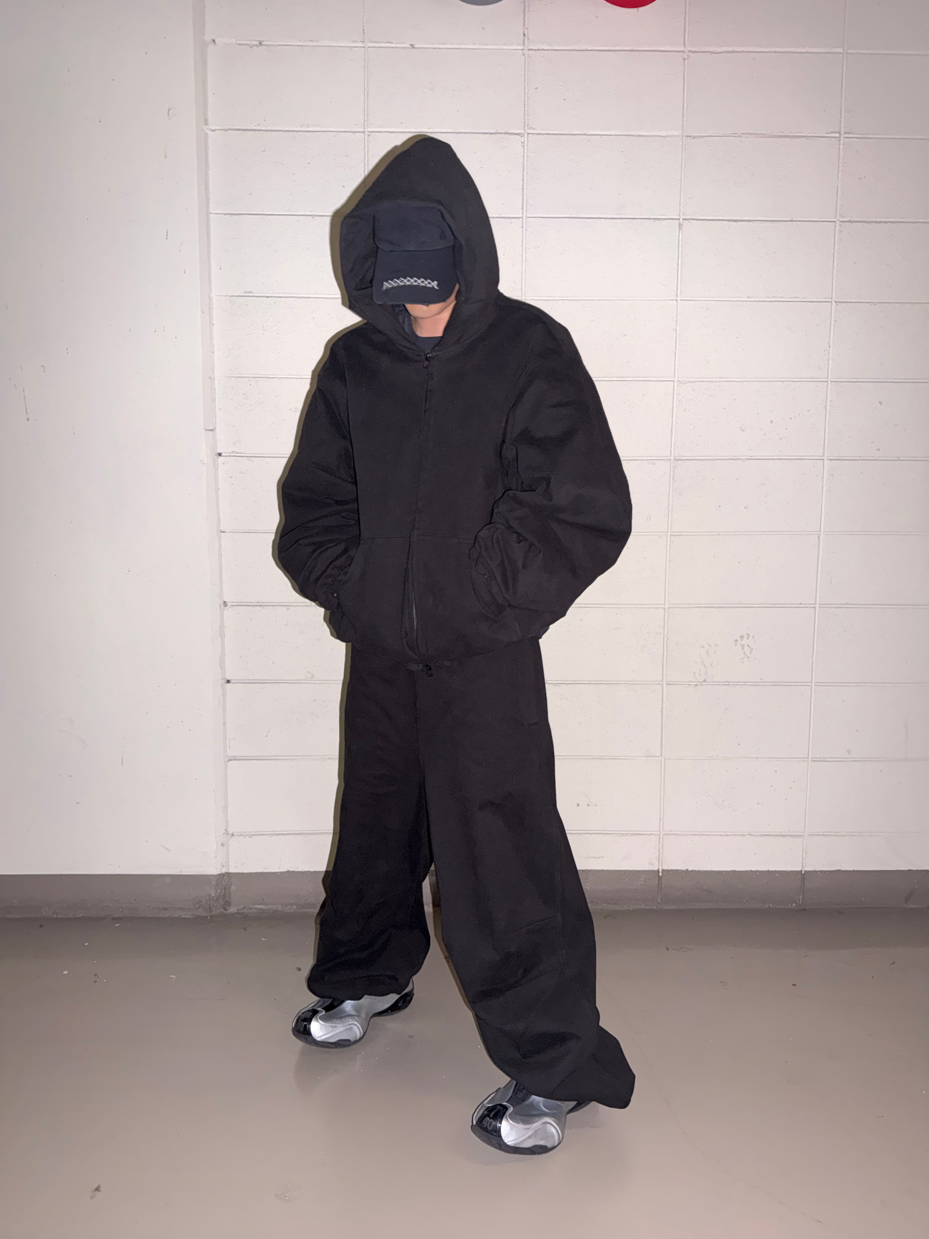 Nonnod Moleskin Shirring Bomber Black, Nonnod Moleskin Track Pants Black 착용 스타일 - 4
