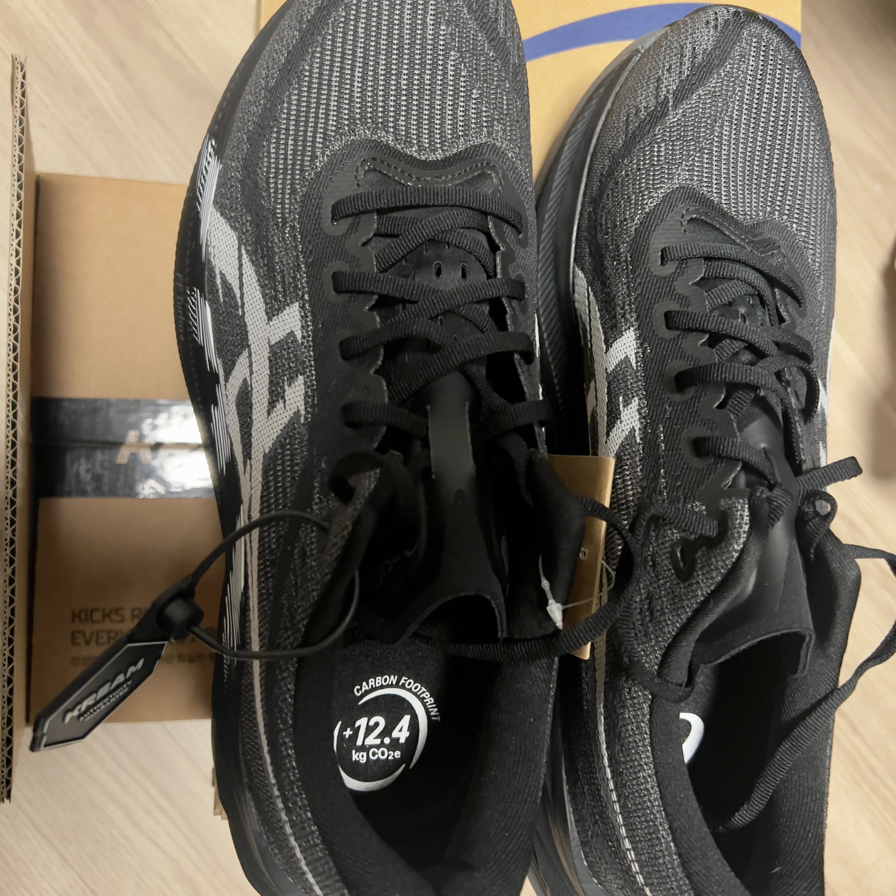 Asics Superblast 2 Black White 착용 스타일