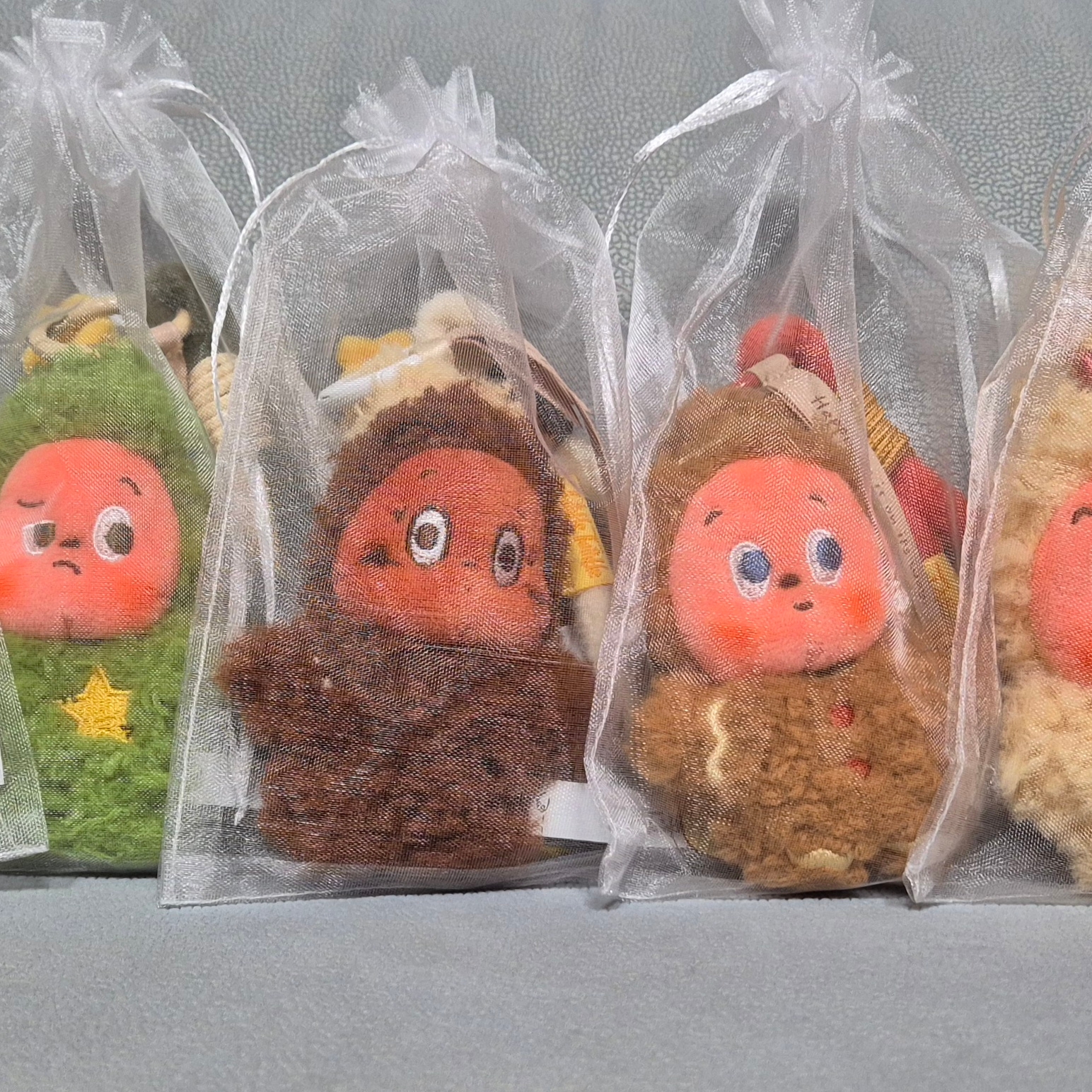 Pop Mart Twinkle Twinkle Savor the Moment Series-Fresh-Baked Mini Cookies Plush Pendant Blind Box (6 Blind Box) 착용 스타일