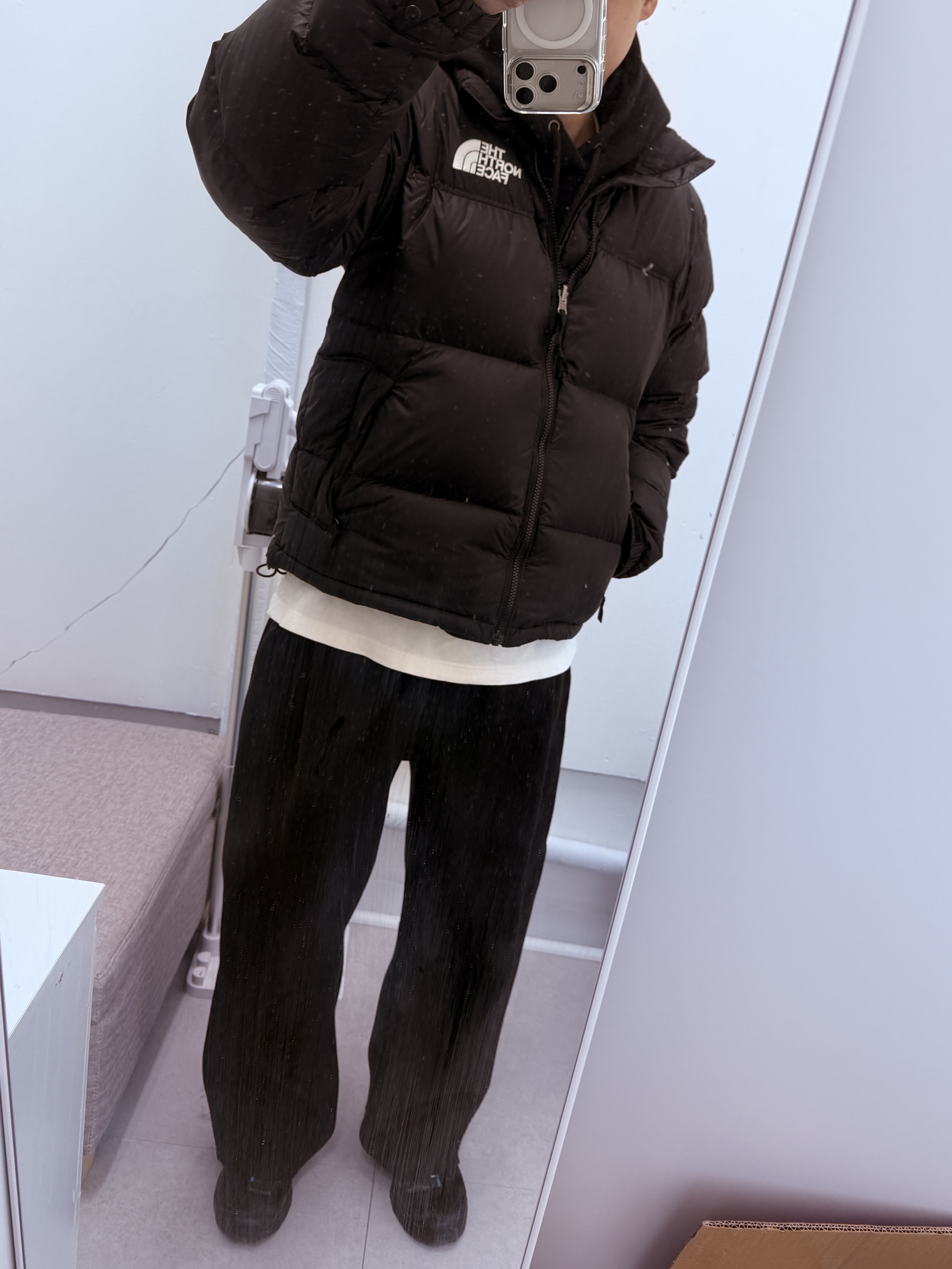 The North Face 1996 Retro Nuptse Down Jacket TNF Black 착용 스타일 - 2