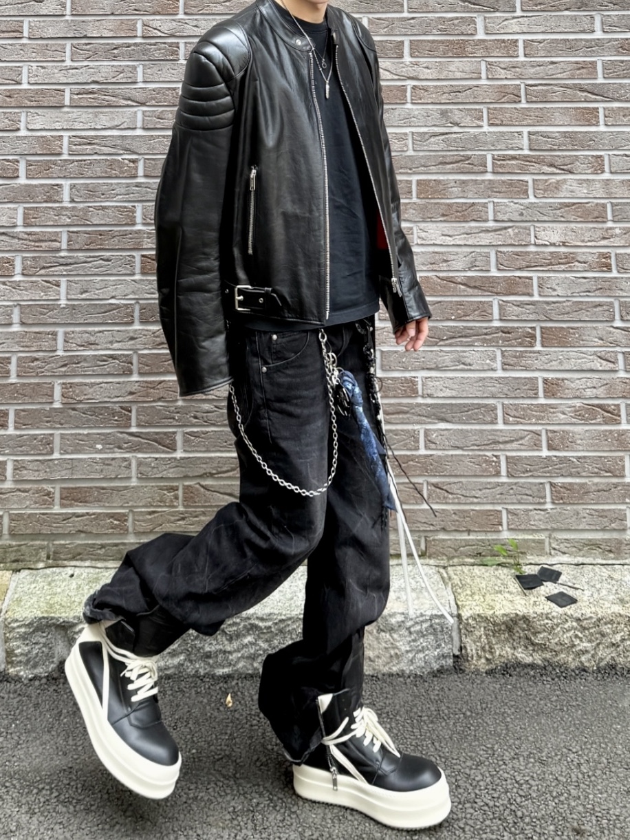 Rick Owens Hollywood Mega Bumper Geobasket in Full Grain Calf Leather Black Milk 착용 스타일 - 3