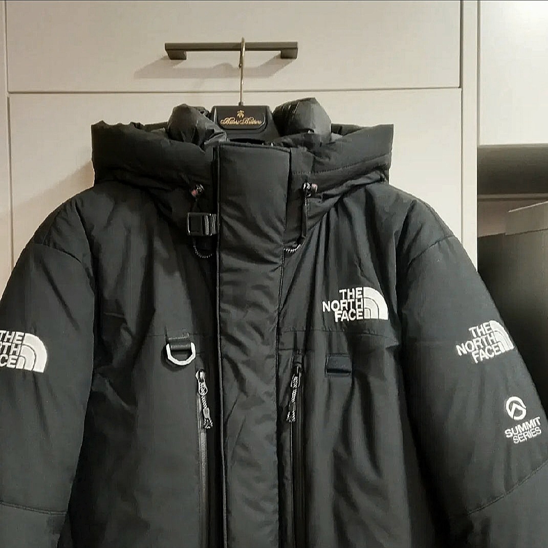 The North Face Himalayan Coat Black 착용 스타일
