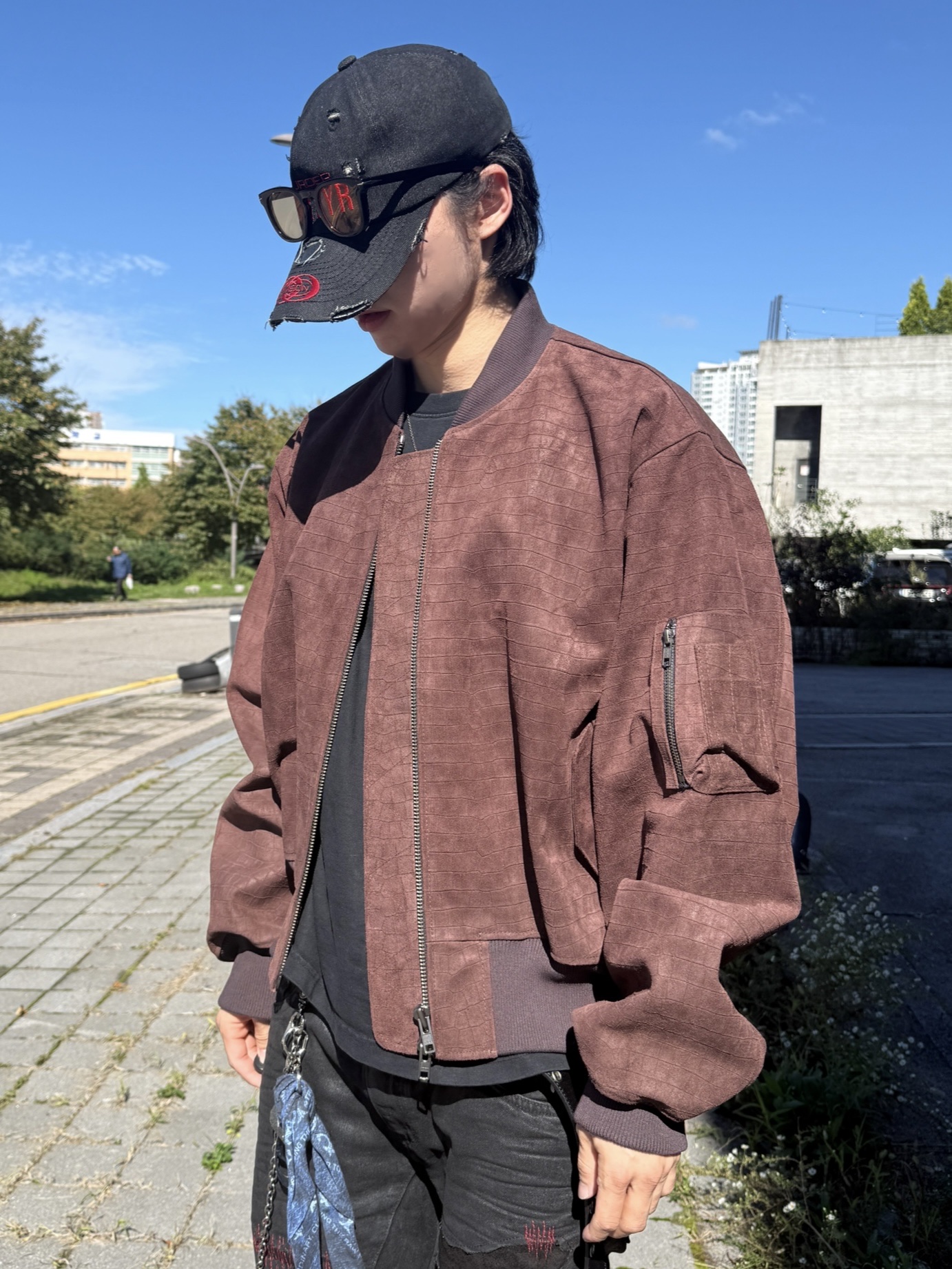 Undermycar Red Alligator Effect Matt Suede MA-1 Matt Red, Undermycar x Emostanceclub Emoun Destroyed Cowhide Suede Red Stitch Denim Toreador - 23FW 착용 스타일 - 1