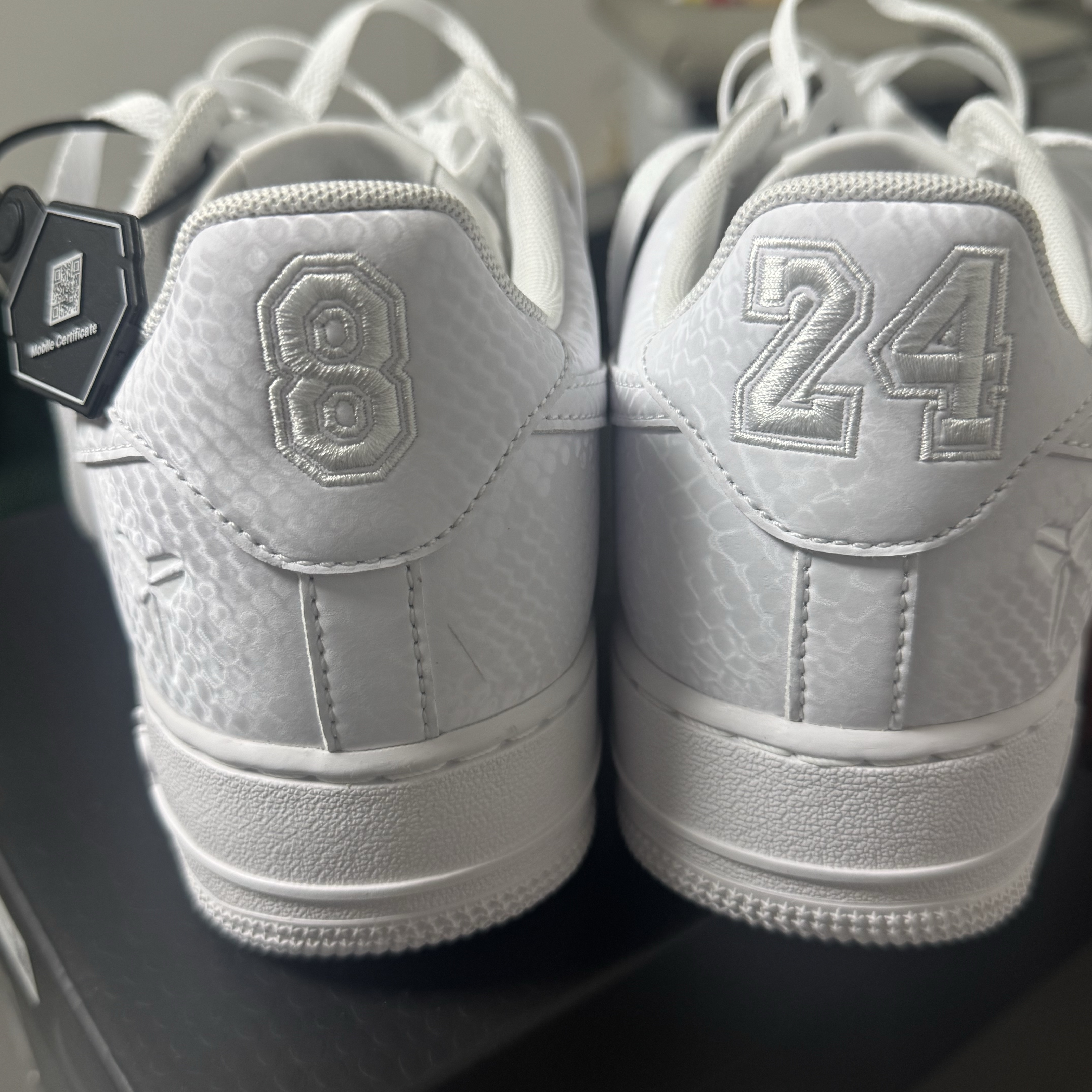 Nike x Kobe Bryant Air Force 1 Low Triple White 착용 스타일 - 2