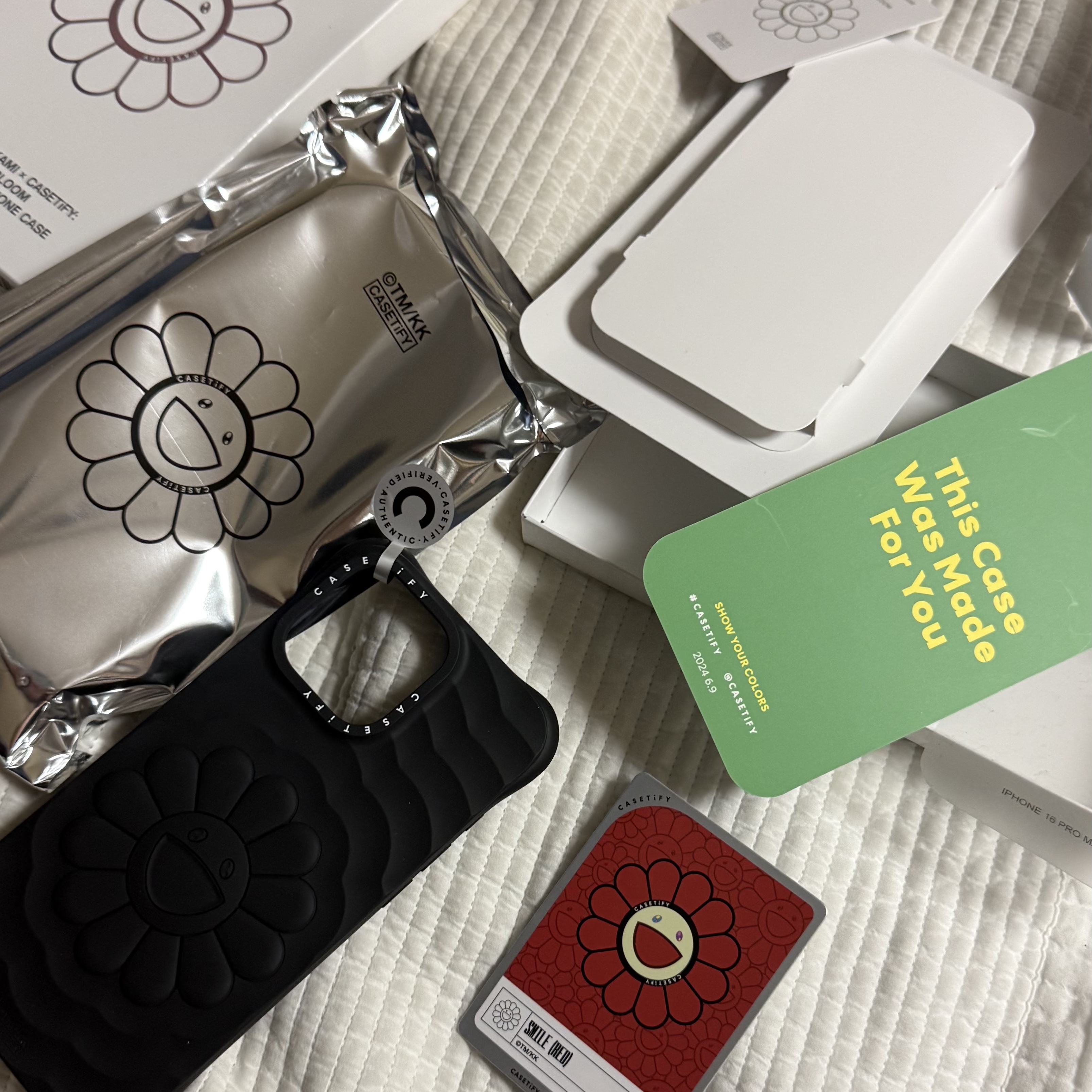 Casetify x Murakami Takashi iPhone Special Edition Flowers Phone Case Sealed Case (1 Blind Box) 착용 스타일