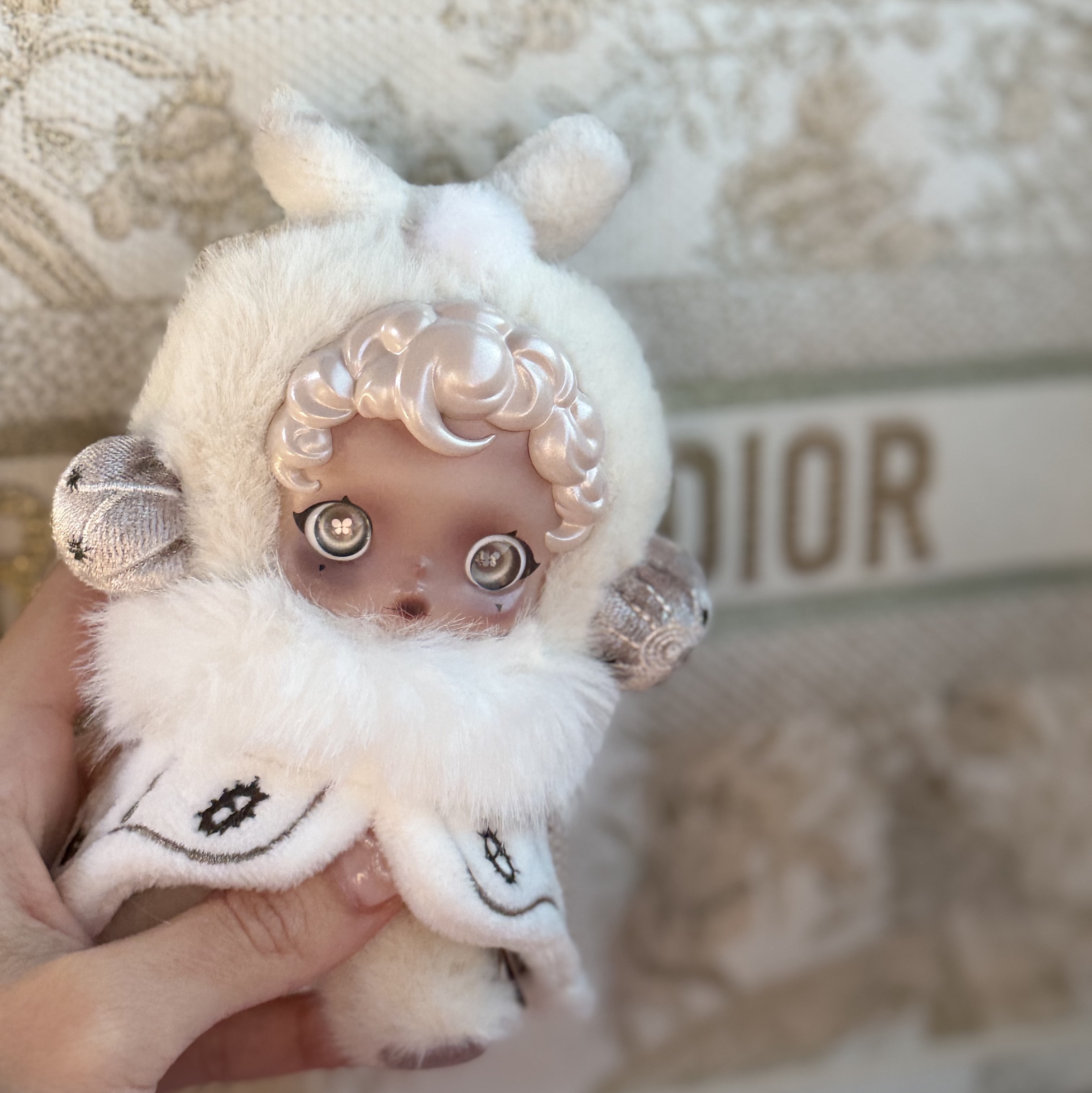 Pop Mart Skullpanda L’Impressionnisme Series Plush Doll Mist (Opened Case) 착용 스타일