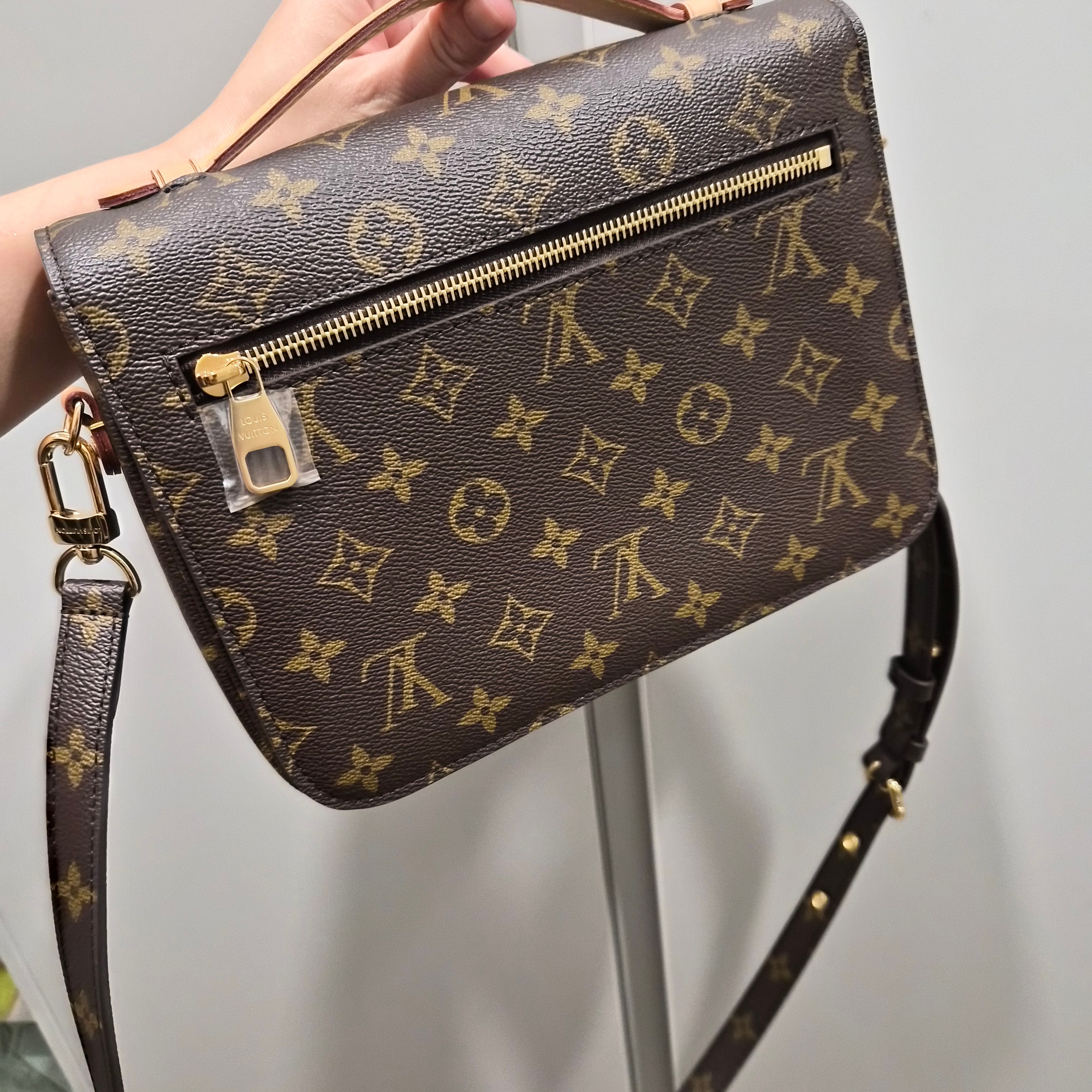 Louis Vuitton Pochette Metis Monogram 착용 스타일 - 2