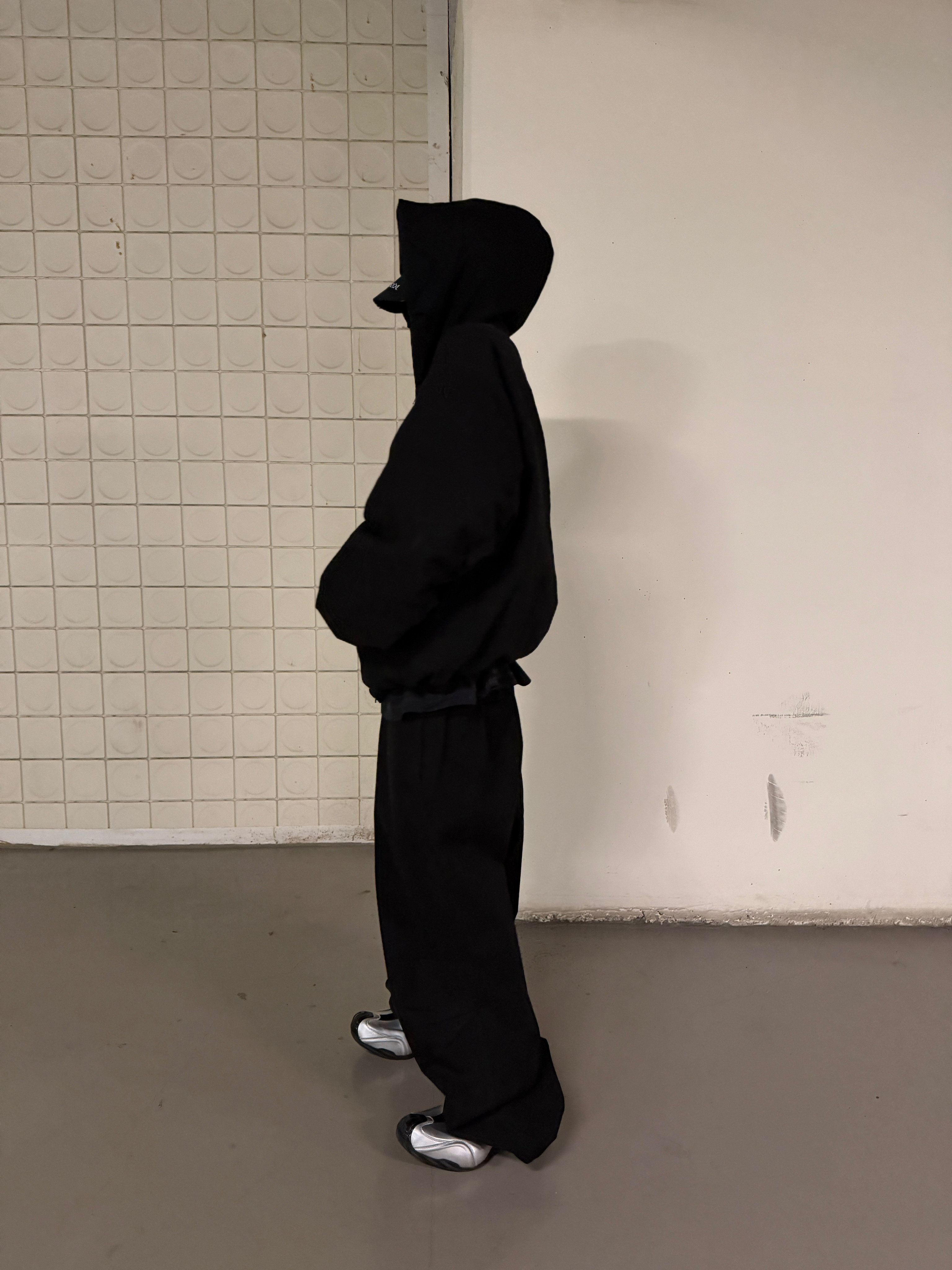 Nonnod Moleskin Shirring Bomber Black, Nonnod Moleskin Track Pants Black 착용 스타일 - 5
