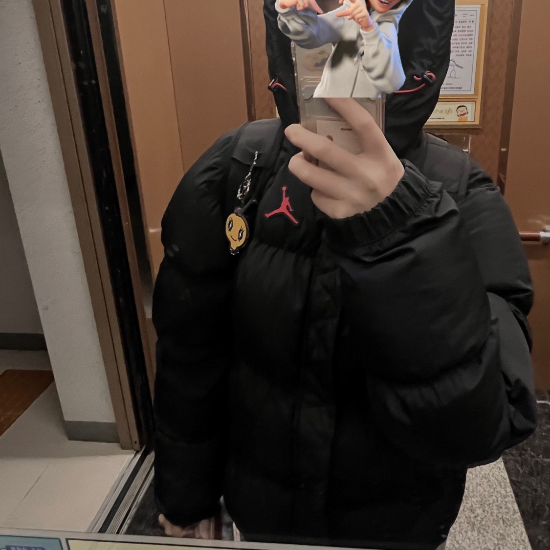 Jordan Essentials Puffer Jacket Black Fire Red - US/EU 착용 스타일
