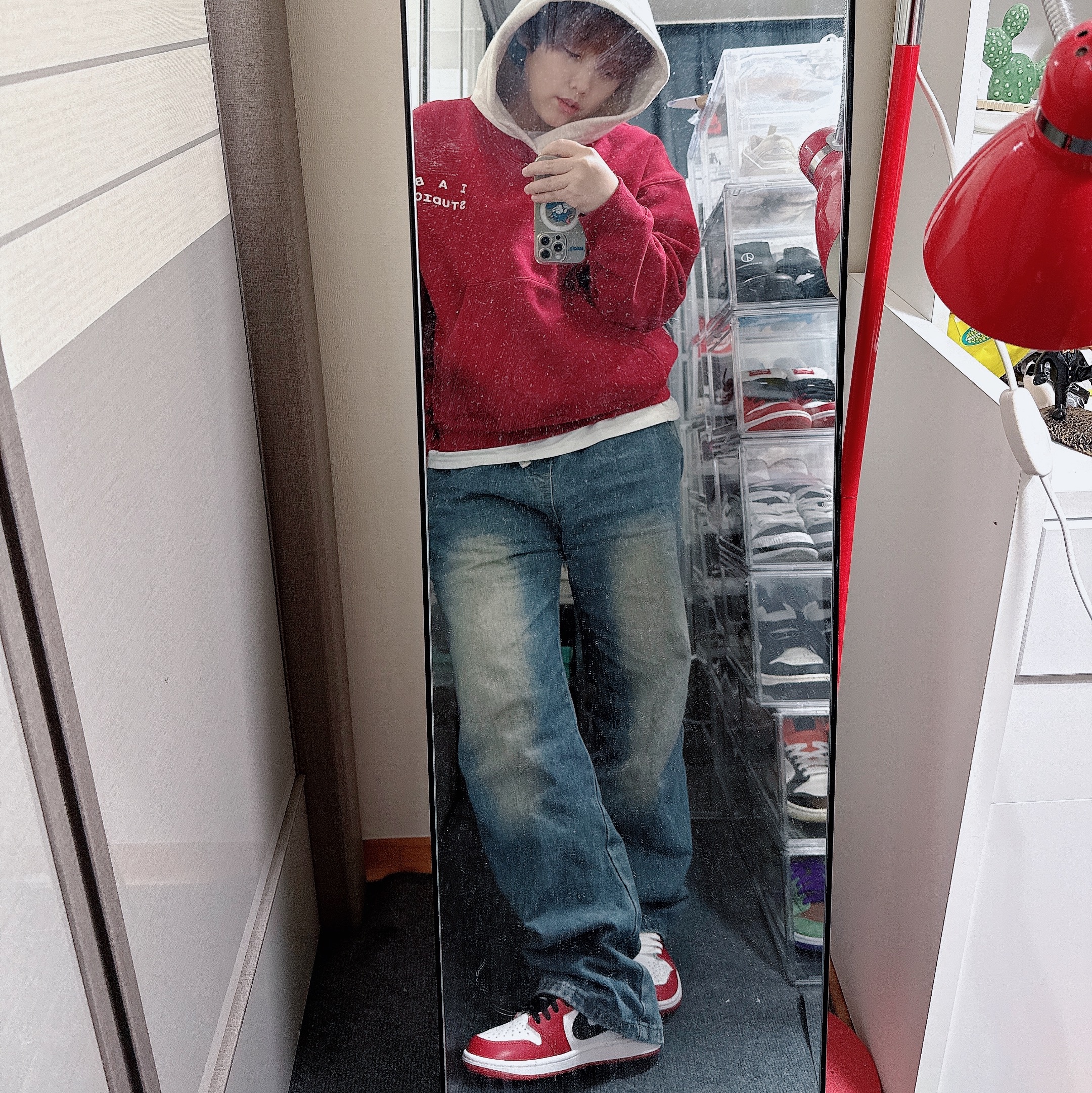 Jordan 1 Retro Low OG Chicago, IAB Studio 24 Christmas Hoodie Burgundy Oatmeal 착용 스타일 - 4