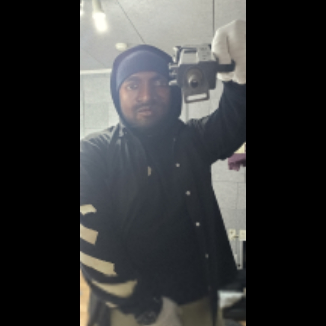 Off-White Tape Arrow Over Hoodie Black, Essentials Fleece Sweatshorts Concrete - Ssense Exclusive 착용 스타일 - 2