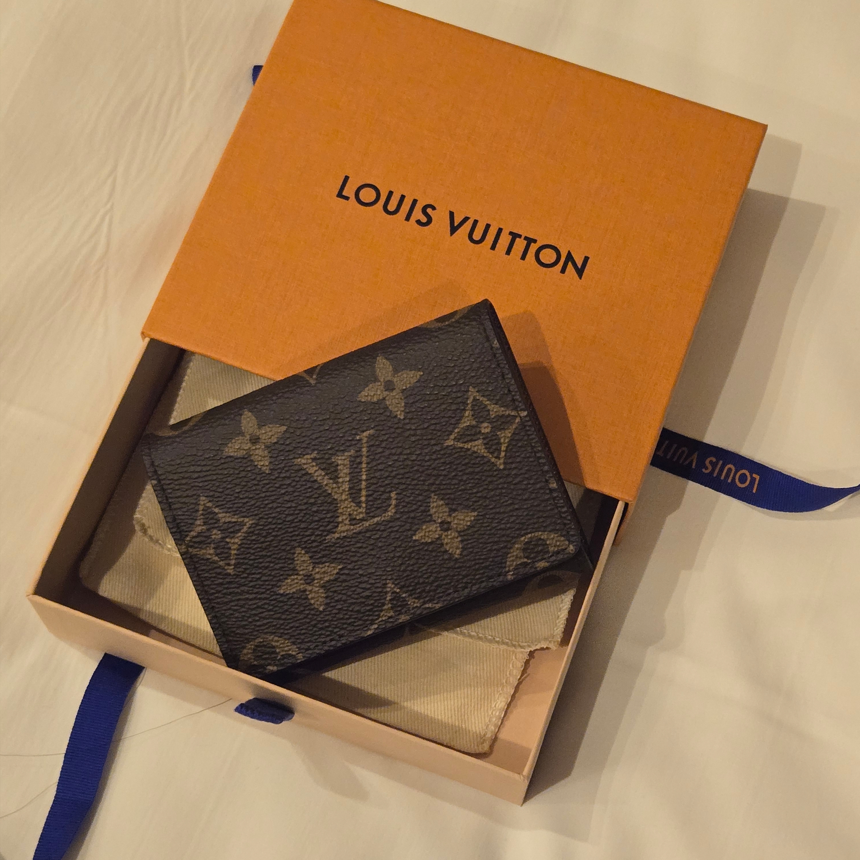 Louis Vuitton Envelope Business Card Holder Monogram 착용 스타일 - 1