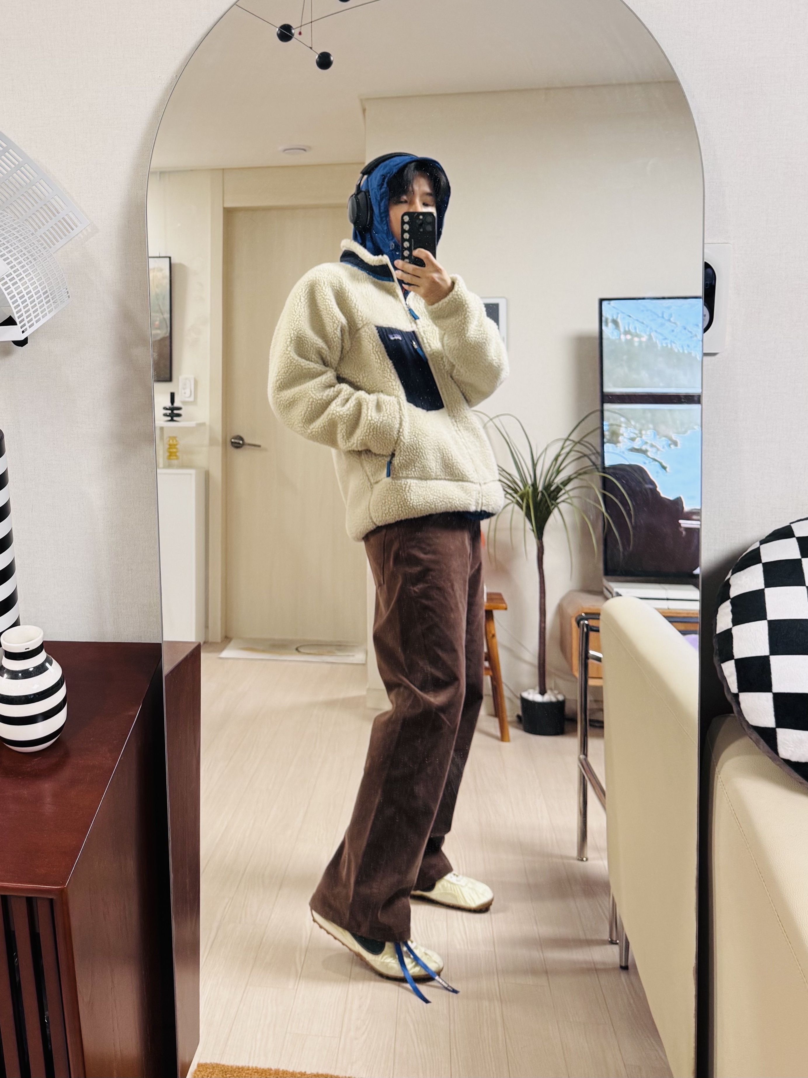Patagonia Classic Retro-X Jacket Natural, Patagonia Classic Retro-X Fleece Jacket Dark Natural 착용 스타일 - 1