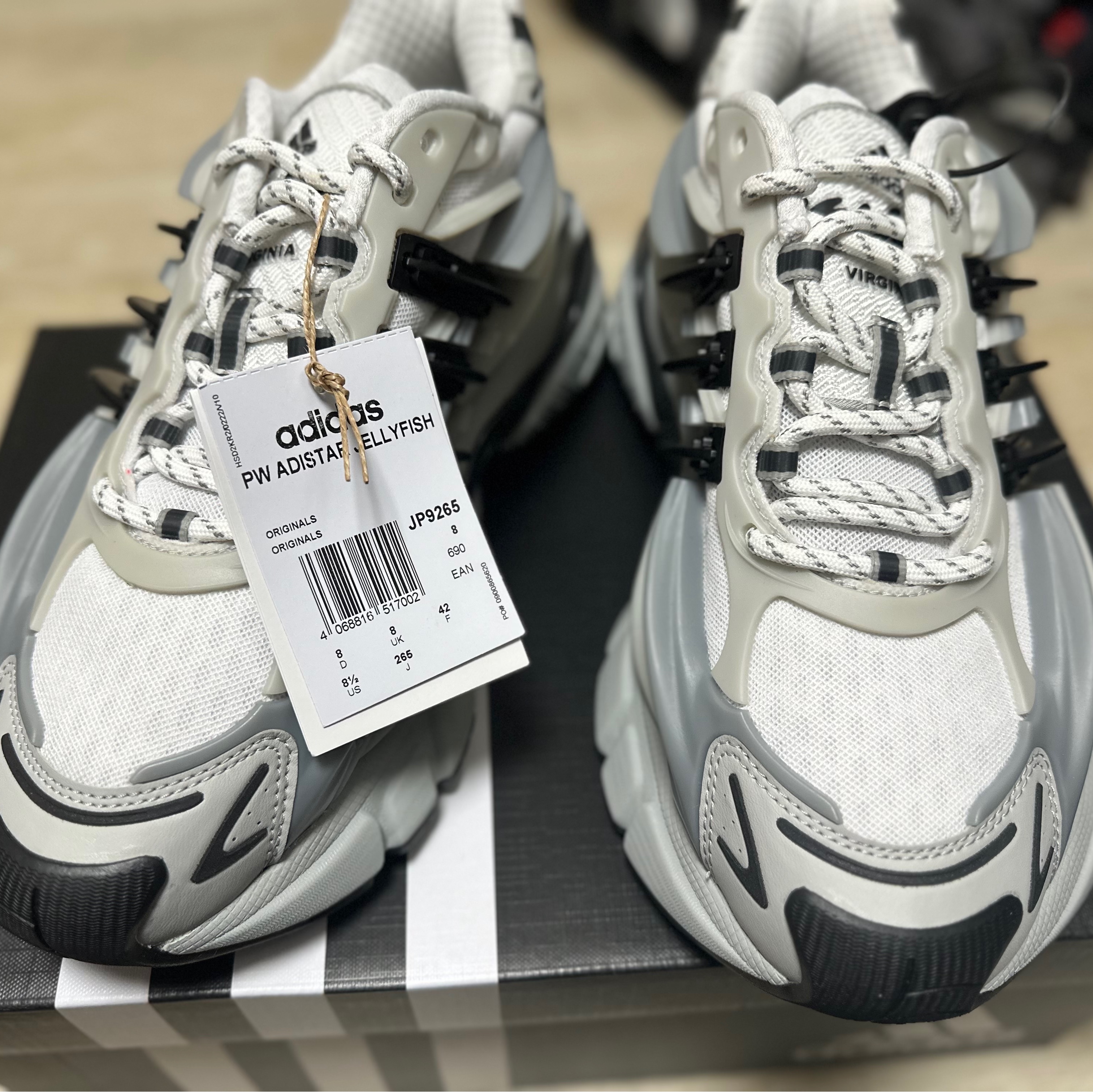 Adidas x Pharrell Williams Adistar Jellyfish Solid Grey Core Black 착용 스타일