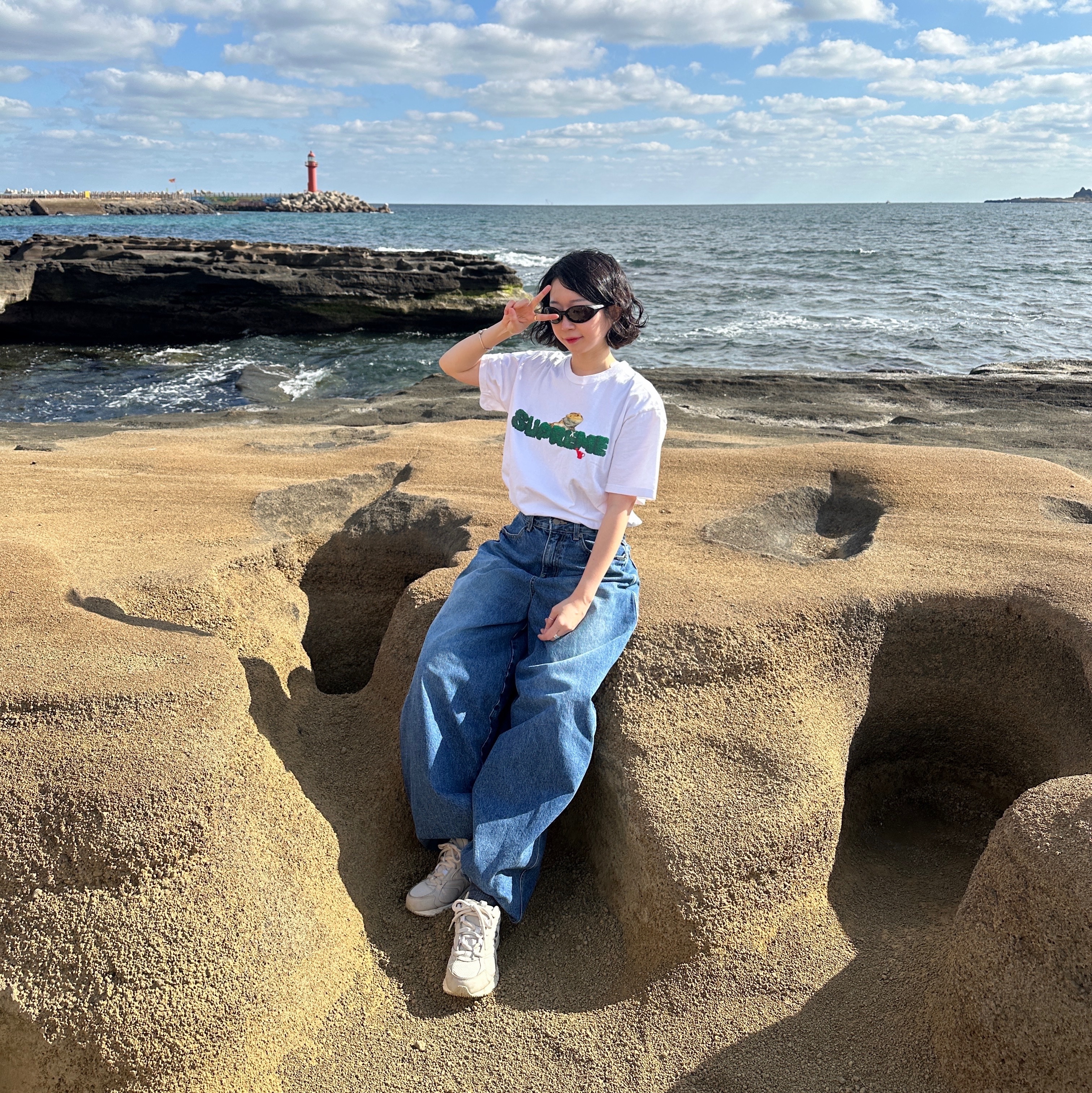 Supreme Lizard T-Shirt White - 20SS, Oakley Eye Jacket Redux Matte Black Frame Prizm Grey Lenses High Bridge Fit 착용 스타일 - 2