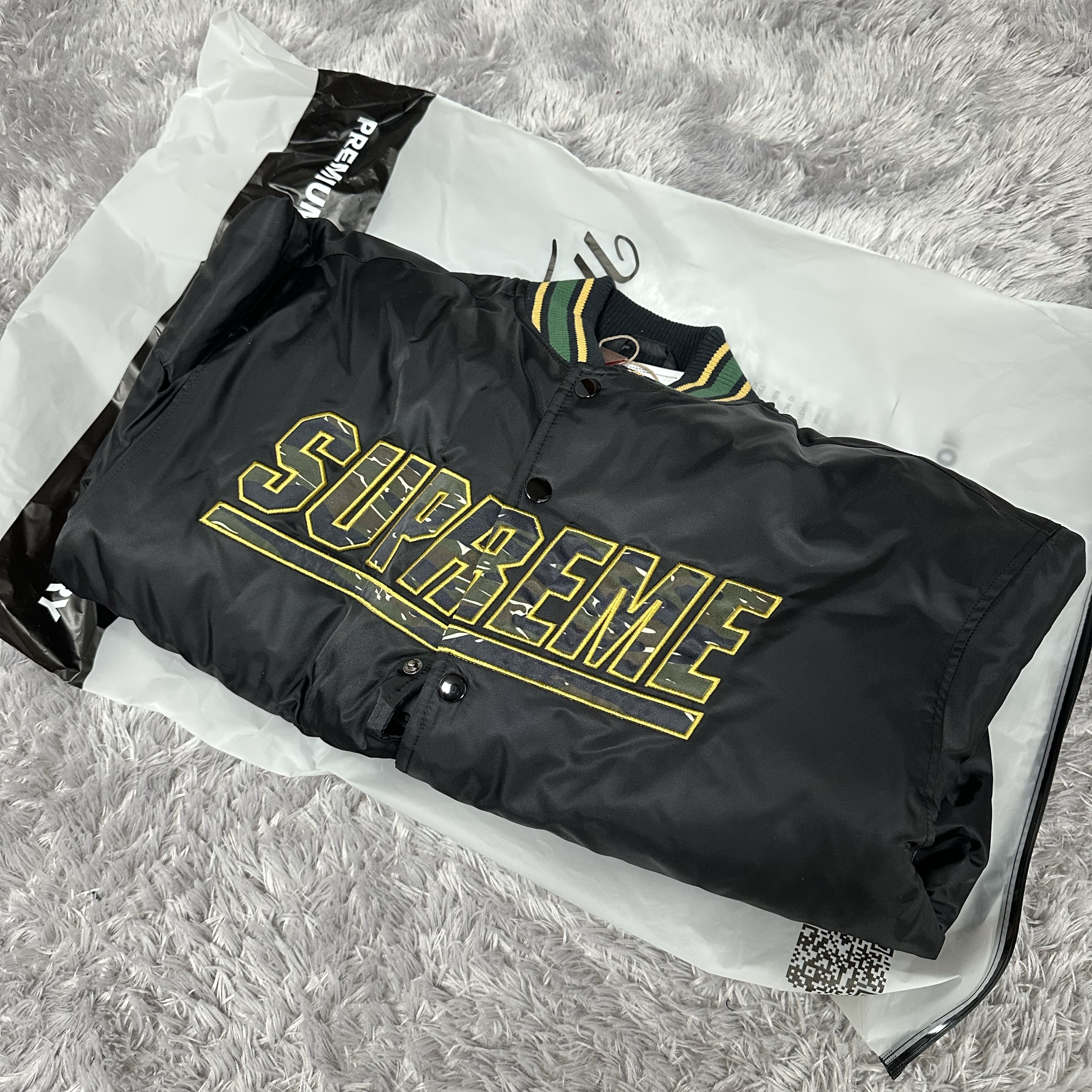 Supreme Mitchell & Ness Camo Logo Varsity Jacket Black - 25SS 착용 스타일