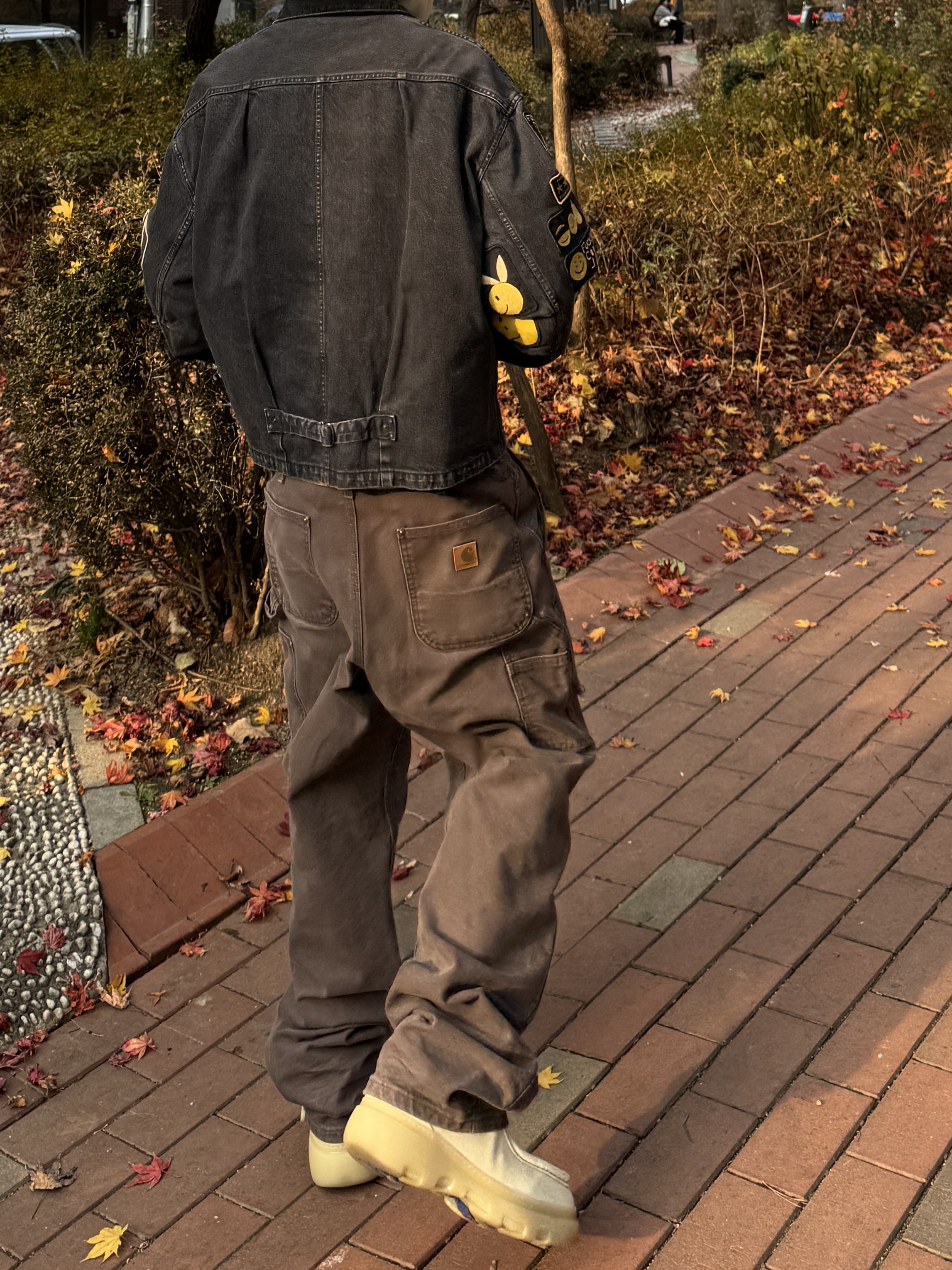 Kapital 14 oz. Black X Black Denim T-Back Drizzler Jacket Anarchy Rainbowy Remake Black, Burberry Suede Creeper Mid Shoes Clay 착용 스타일 - 2