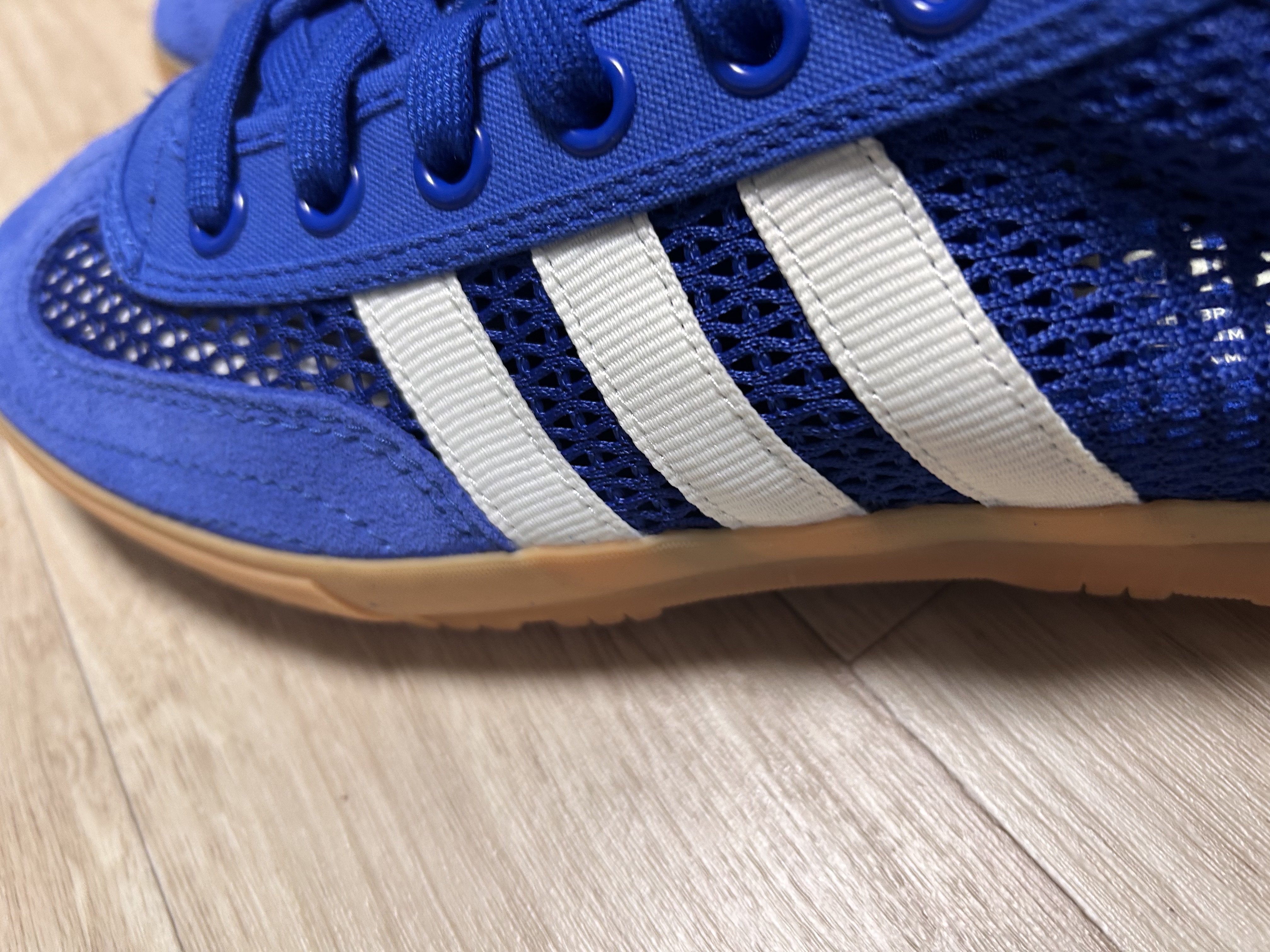 (W) Adidas Tischtennis Royal Blue Off White 착용 스타일