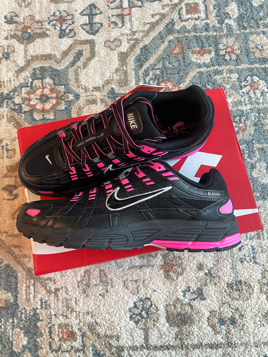 Nike P-6000 Pink Blast Metallic Silver 착용 스타일 - 1