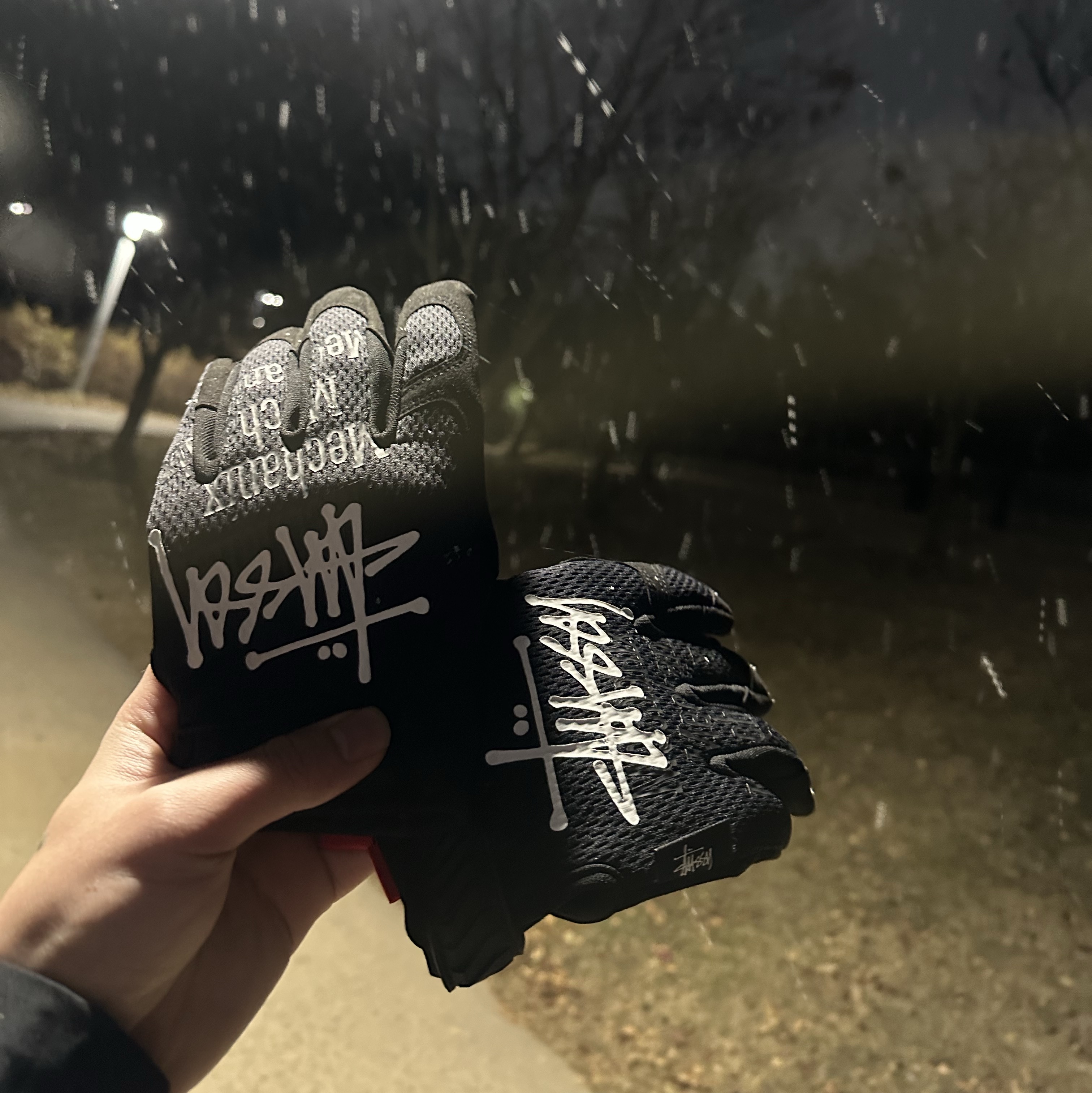 Stussy Mechanix Gloves Black, Nike Air Zoom Pegasus 37 White Hyper Violet 착용 스타일 - 2