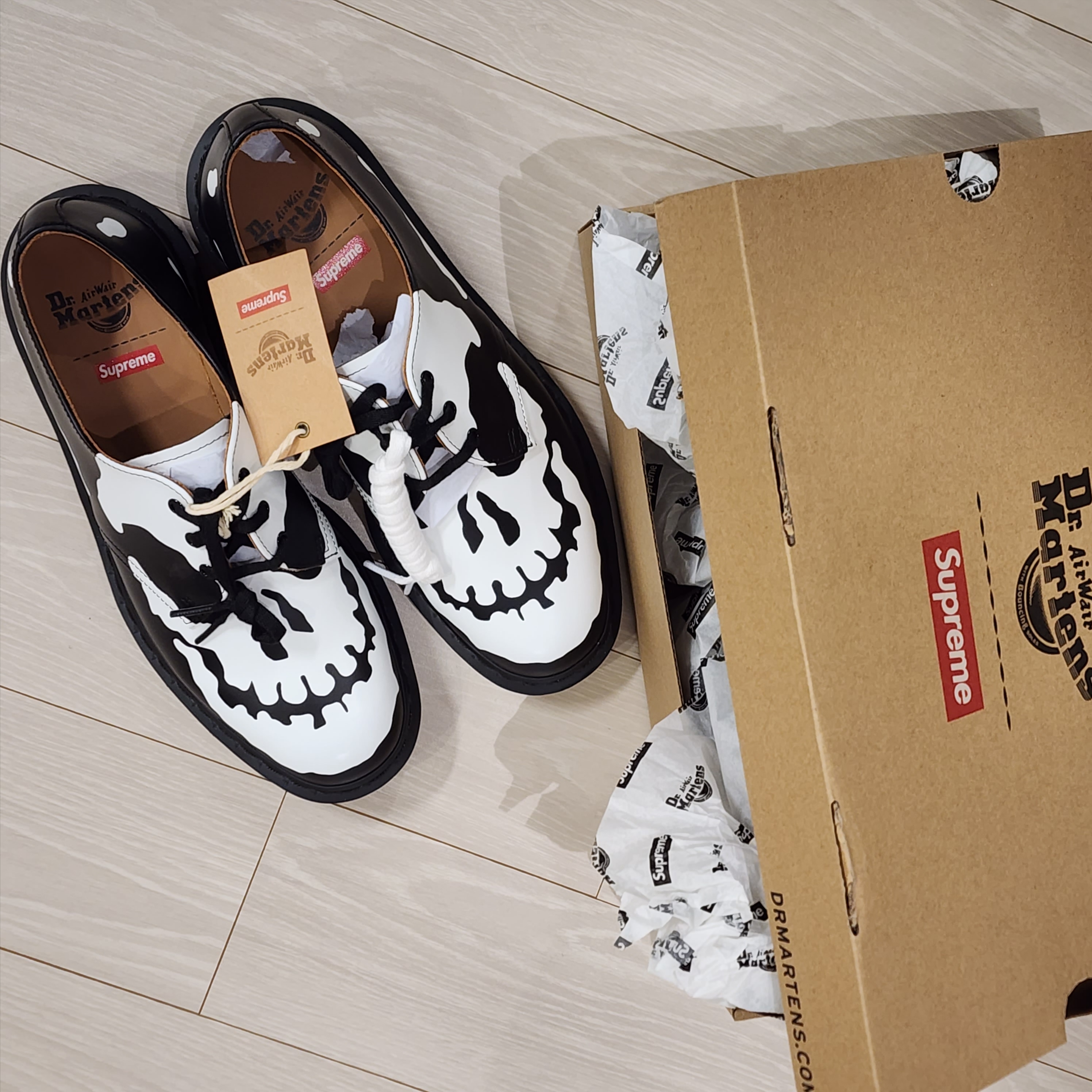 Dr. Martens x Supreme 1461 3-Eye Shoe Black - 25FW 착용 스타일