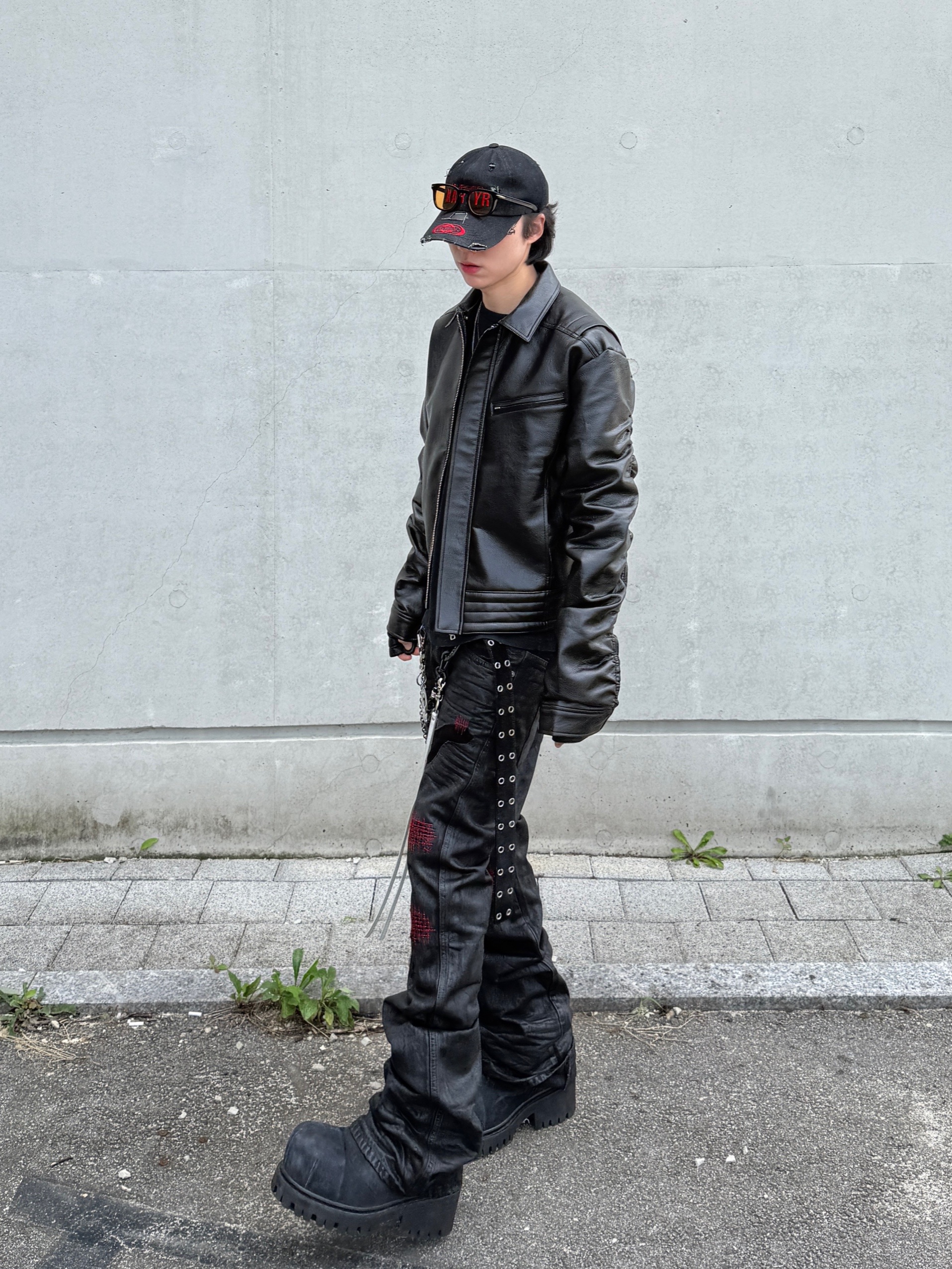 Kamien x MJD Double Hole Belt Black Shearling Calfskin, Undermycar x Emostanceclub Emoun Destroyed Cowhide Suede Red Stitch Denim Toreador - 23FW 착용 스타일 - 4