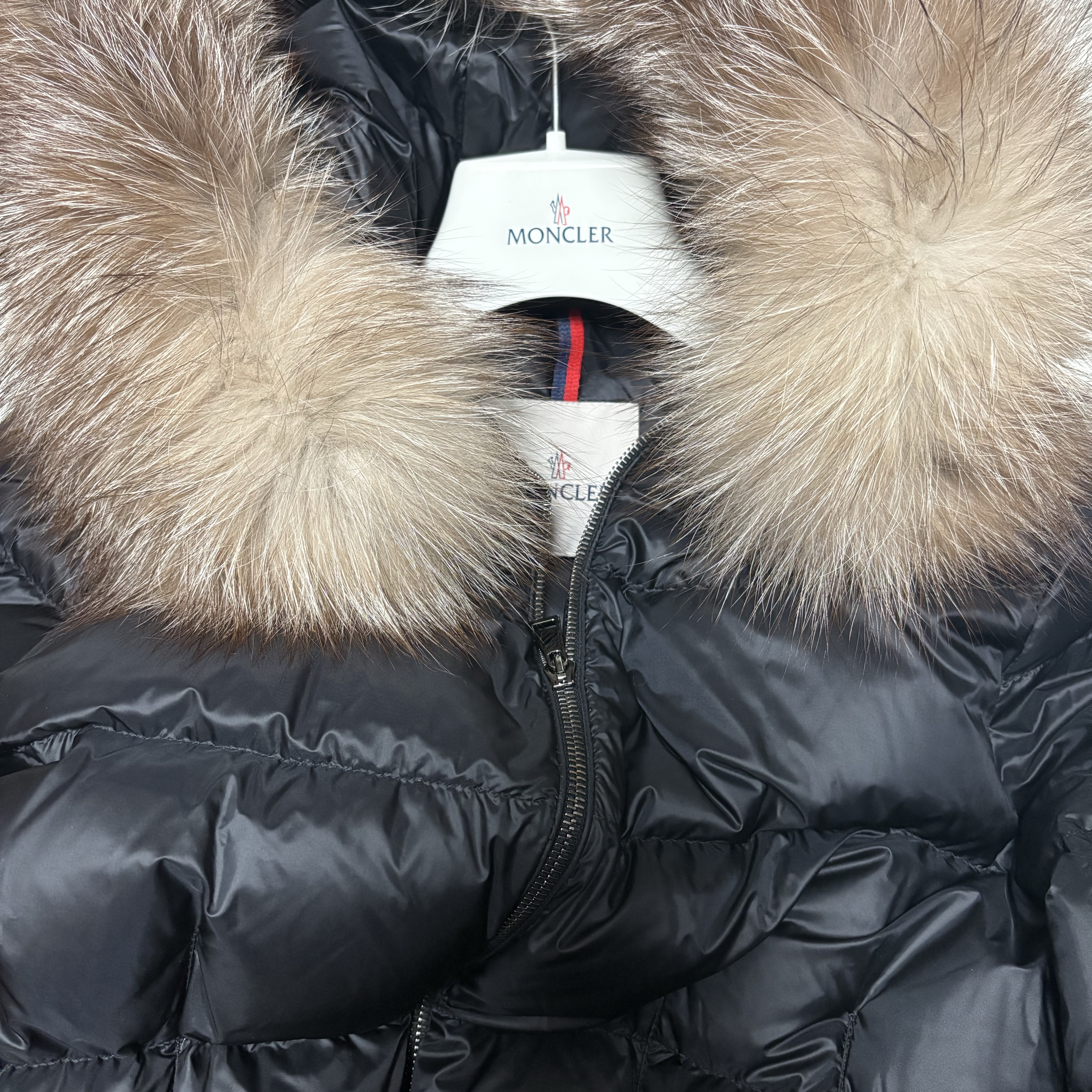 (W) Moncler Boed Short Down Jacket Black - 22FW 착용 스타일 - 1