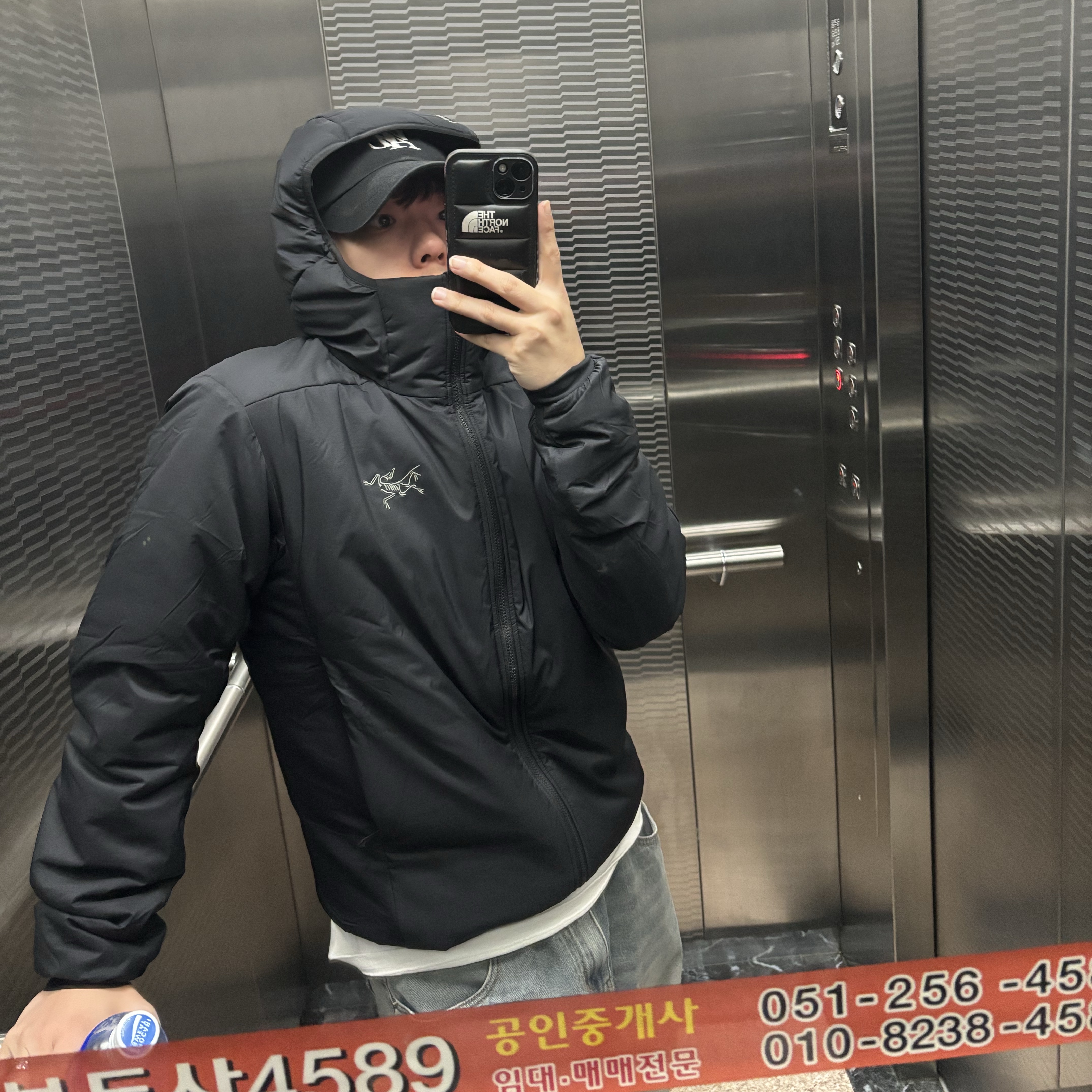 Arc'teryx Atom SV Hoody Black 착용 스타일
