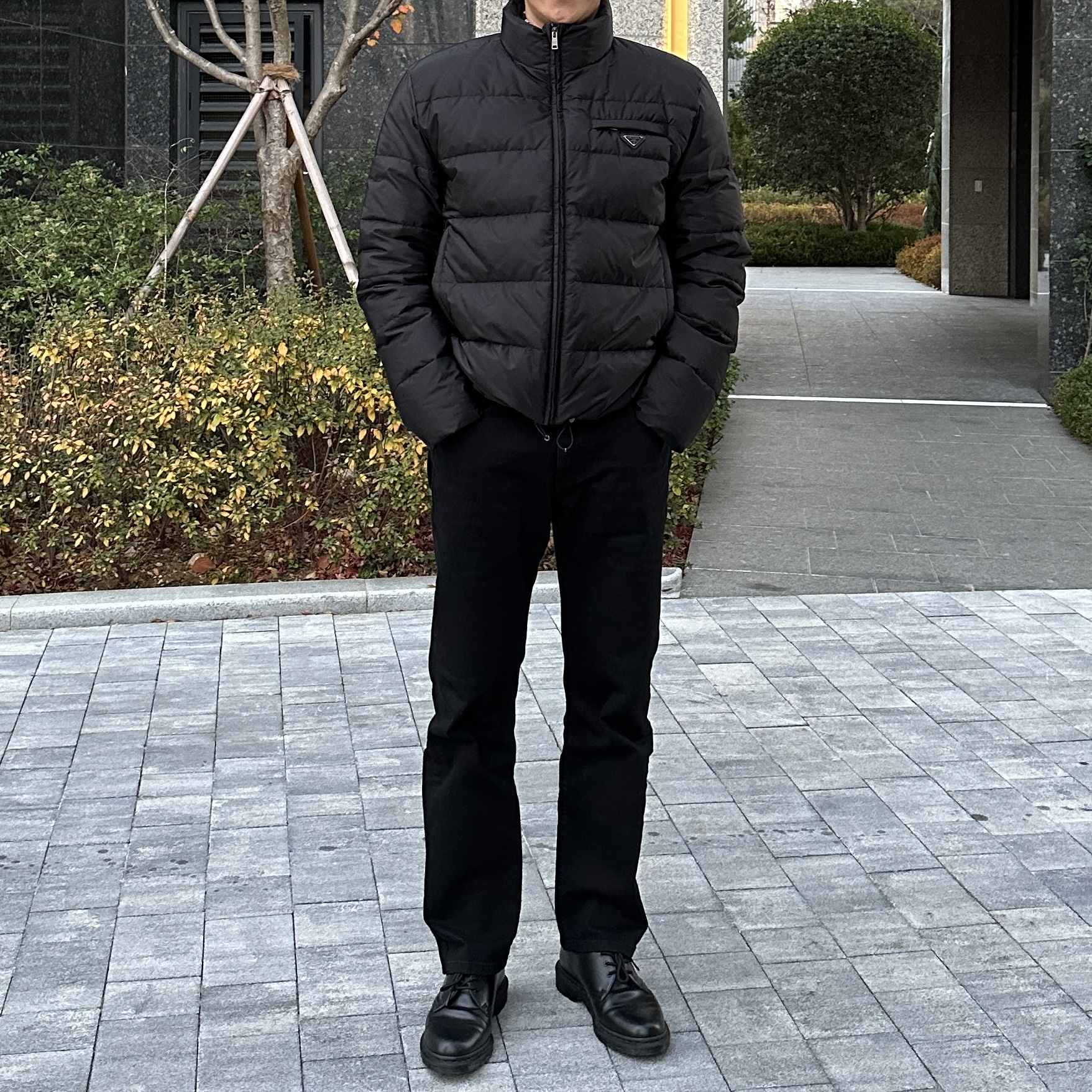 Prada Re-Nylon Down Jacket Black, Dr. Martens 1461 Mono Black 착용 스타일 - 1