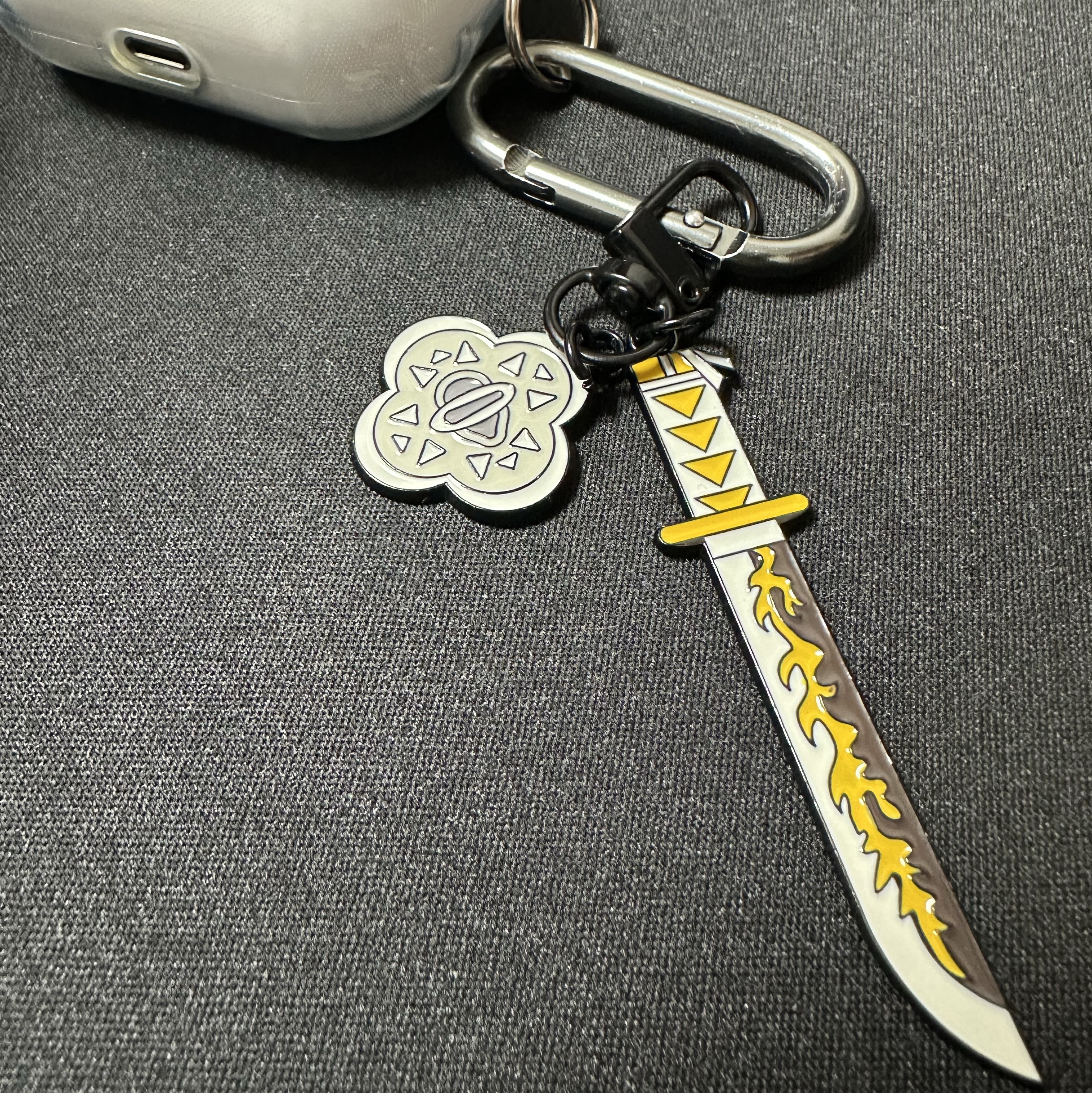 Demon Slayer Kimetsu No Yaiba Nichirin Sword Keyring Agatsuma Zenitsu 착용 스타일