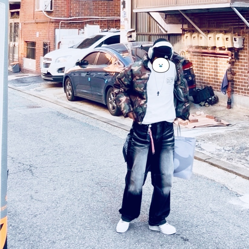 Apple AirPods Max Lightning Silver (Korean Ver.), Stussy Basic Cuff Beanie Black 착용 스타일 - 2