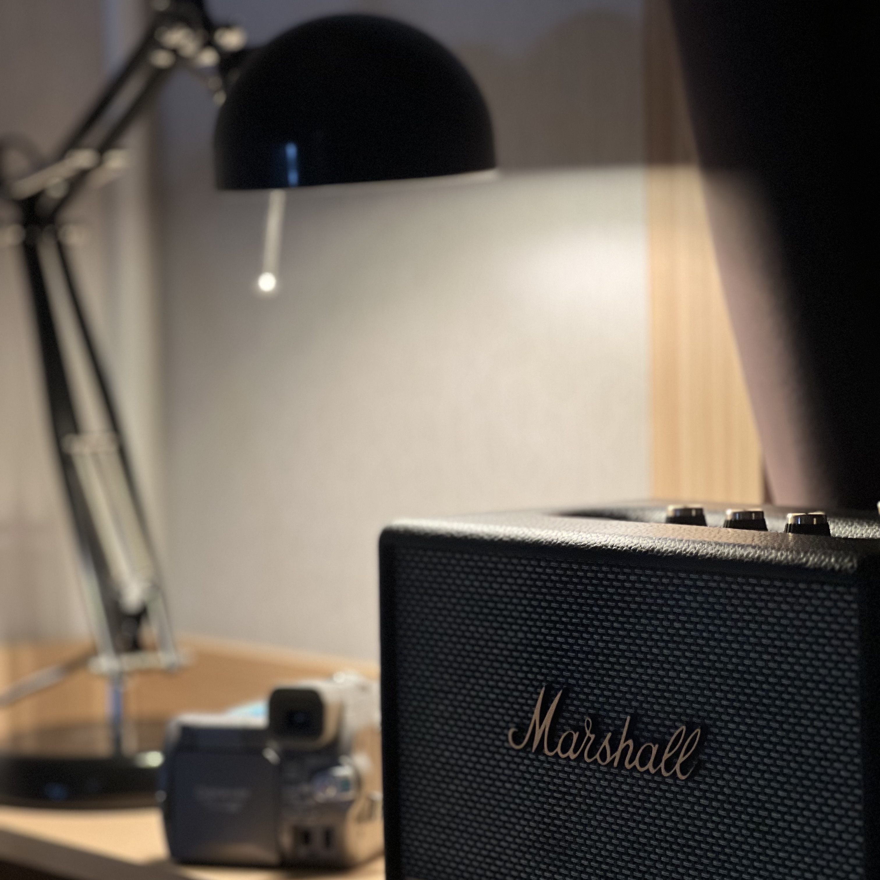 Marshall Acton III Bluetooth Black (Korean Ver.) 착용 스타일