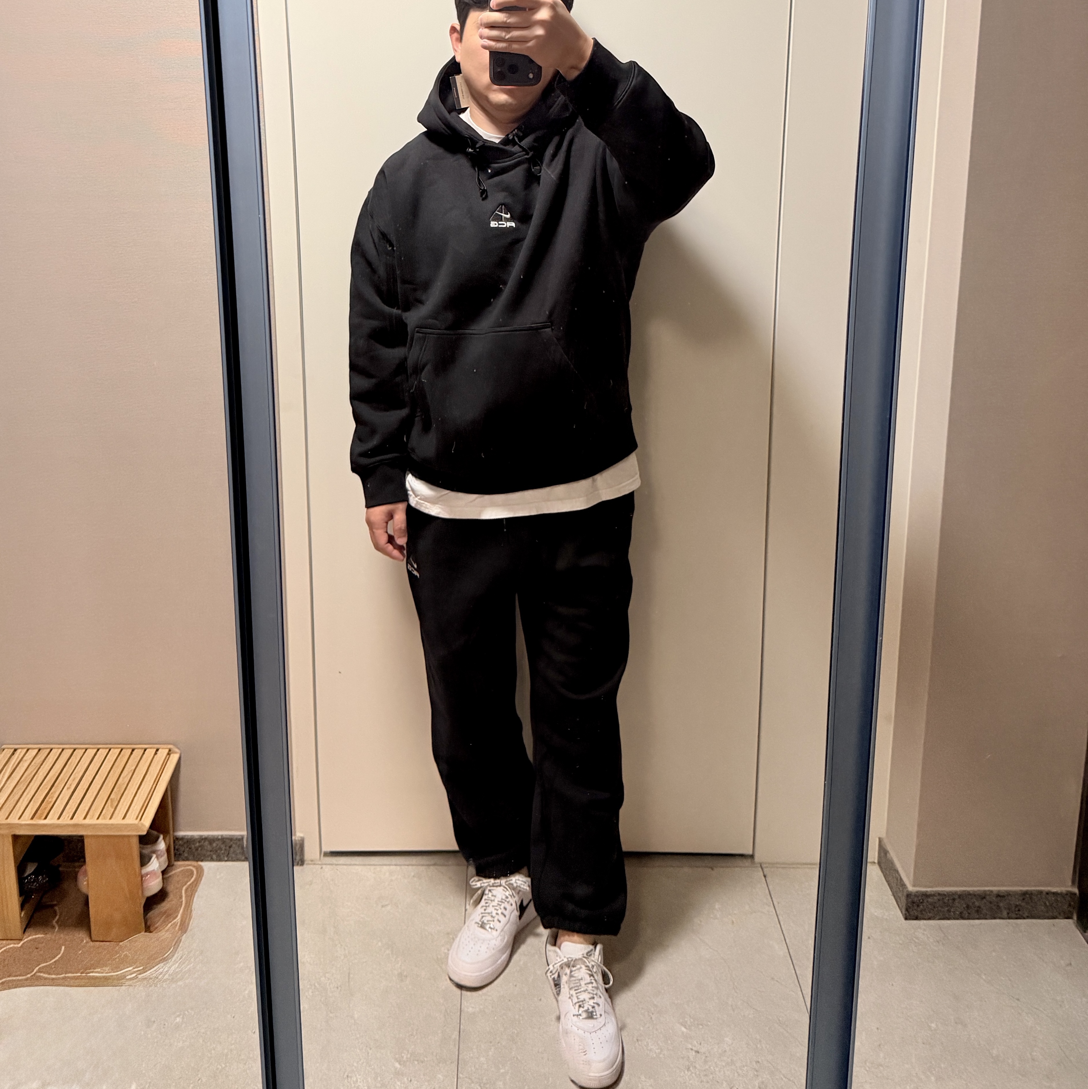 Nike ACG Therma-Fit Fleece Pullover Hoodie Black Anthracite - Asia, Nike ACG Lungs Therma-Fit Repel Tuff Fleece Pants Black - Asia 착용 스타일 - 1